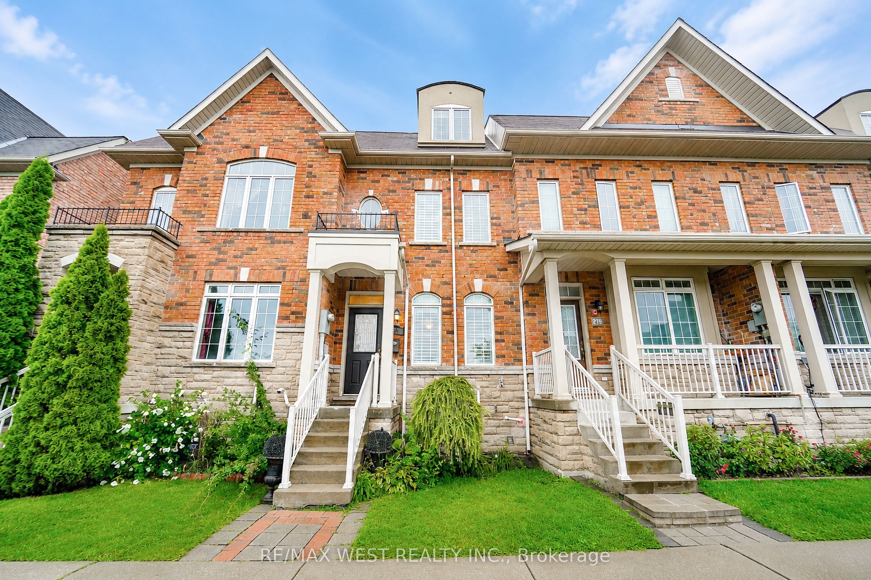 221 Isaac Devins Boulevard Property Photo 1
