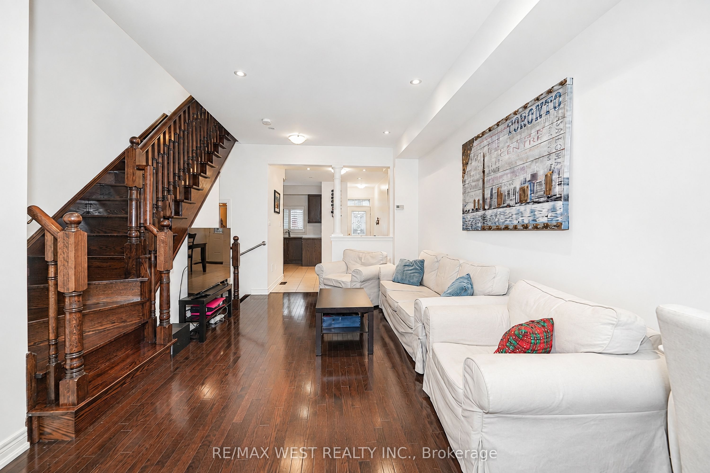 221 Isaac Devins Boulevard Property Photo 2
