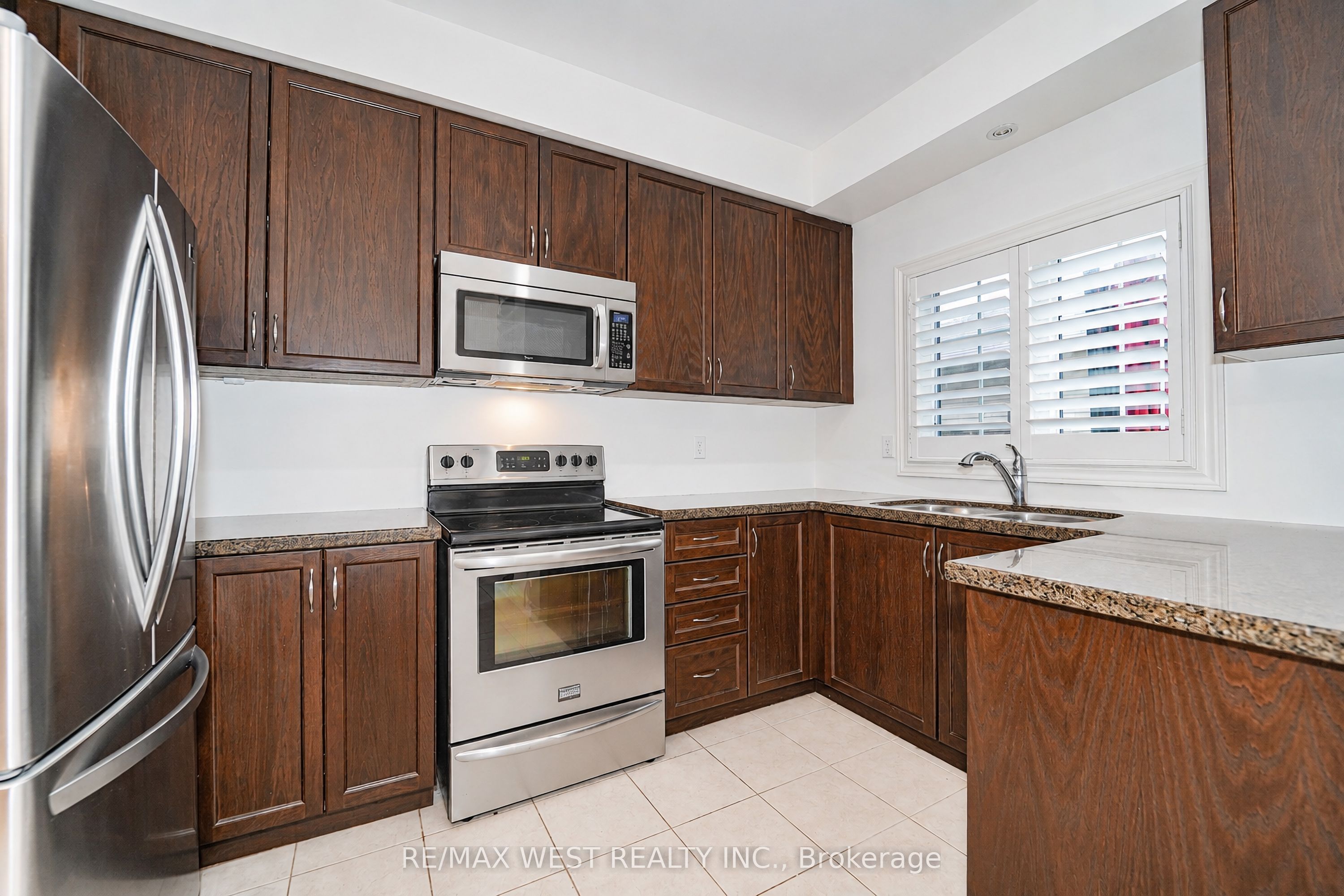 221 Isaac Devins Boulevard Property Photo 3