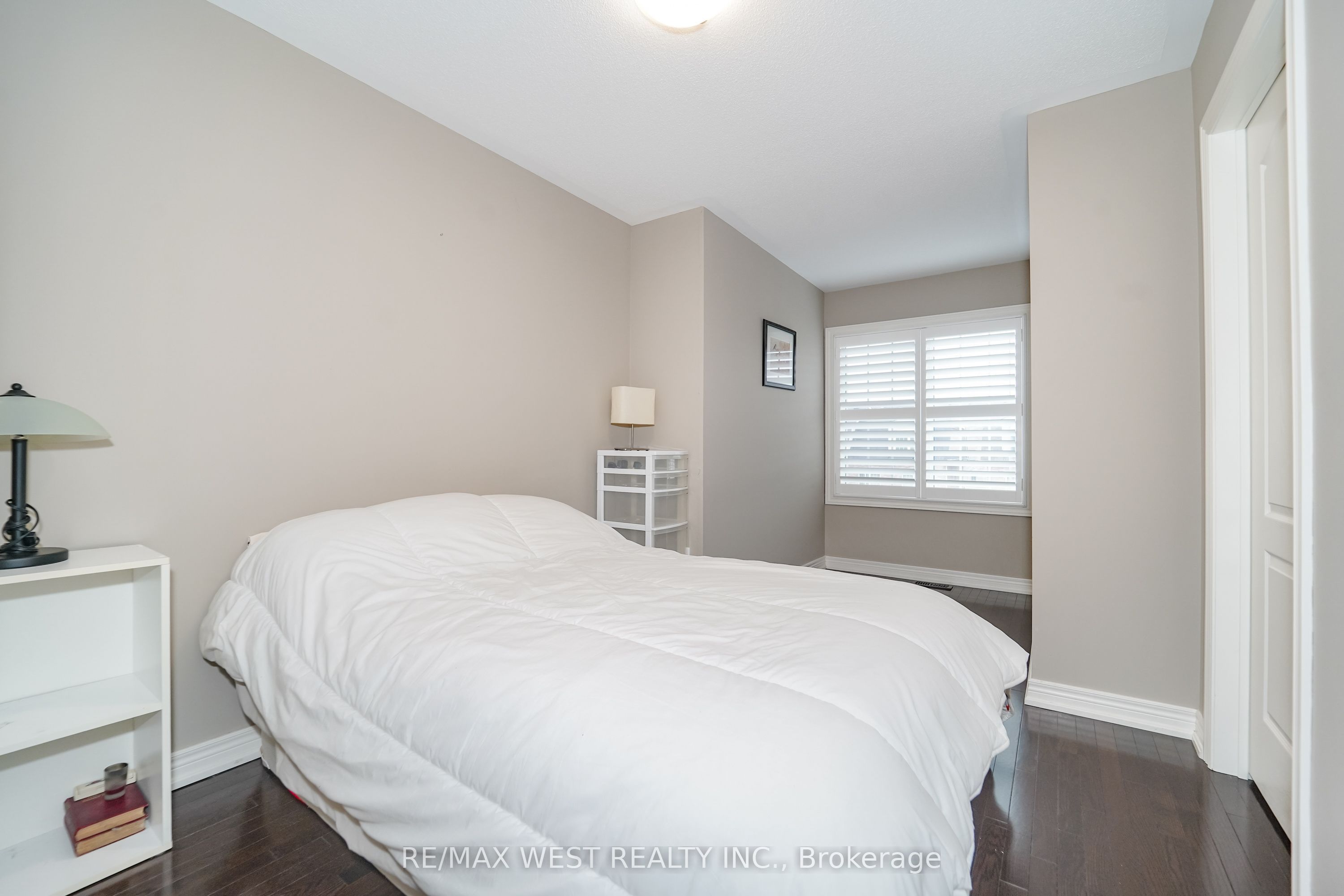 221 Isaac Devins Boulevard Property Photo 7