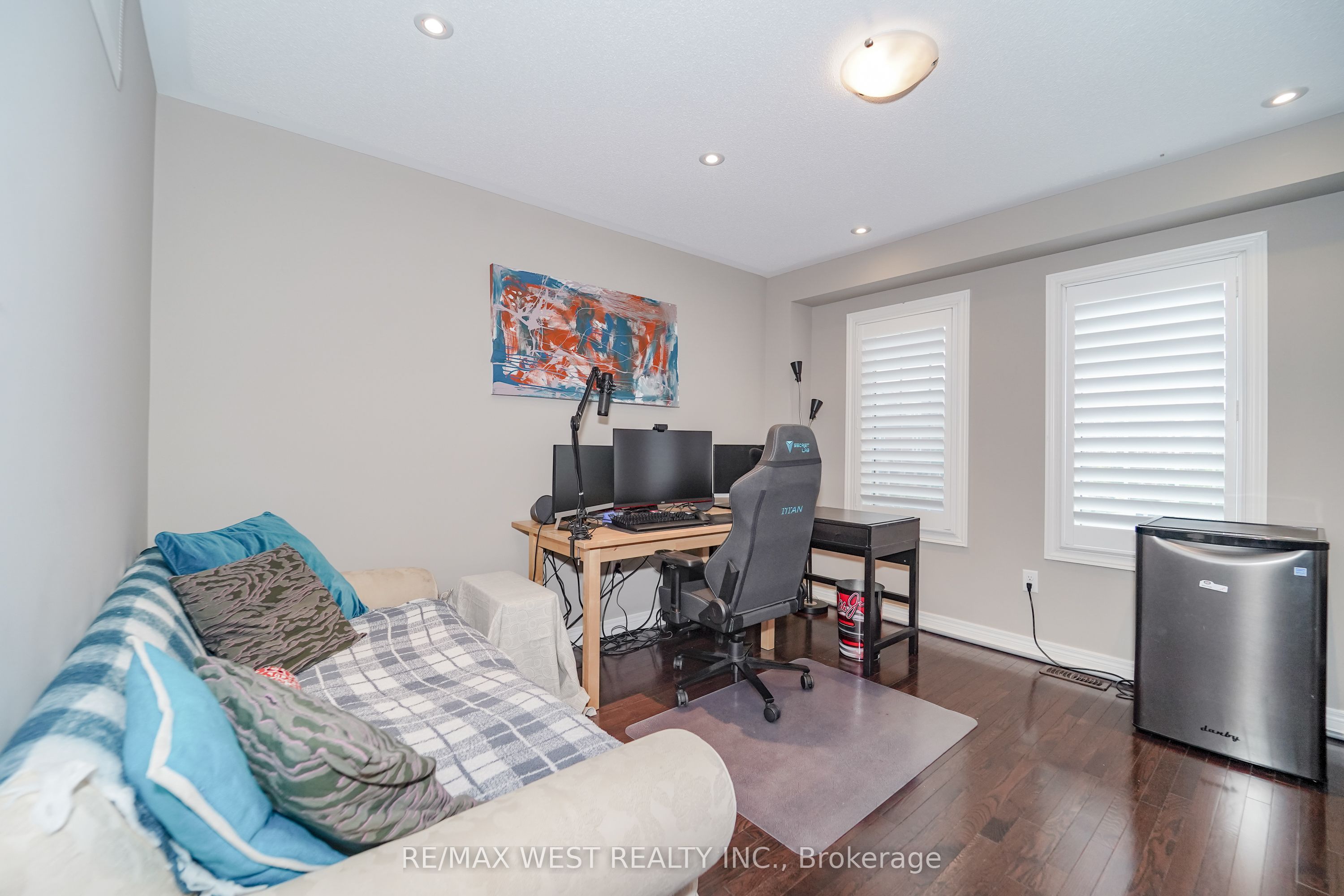 221 Isaac Devins Boulevard Property Photo 8