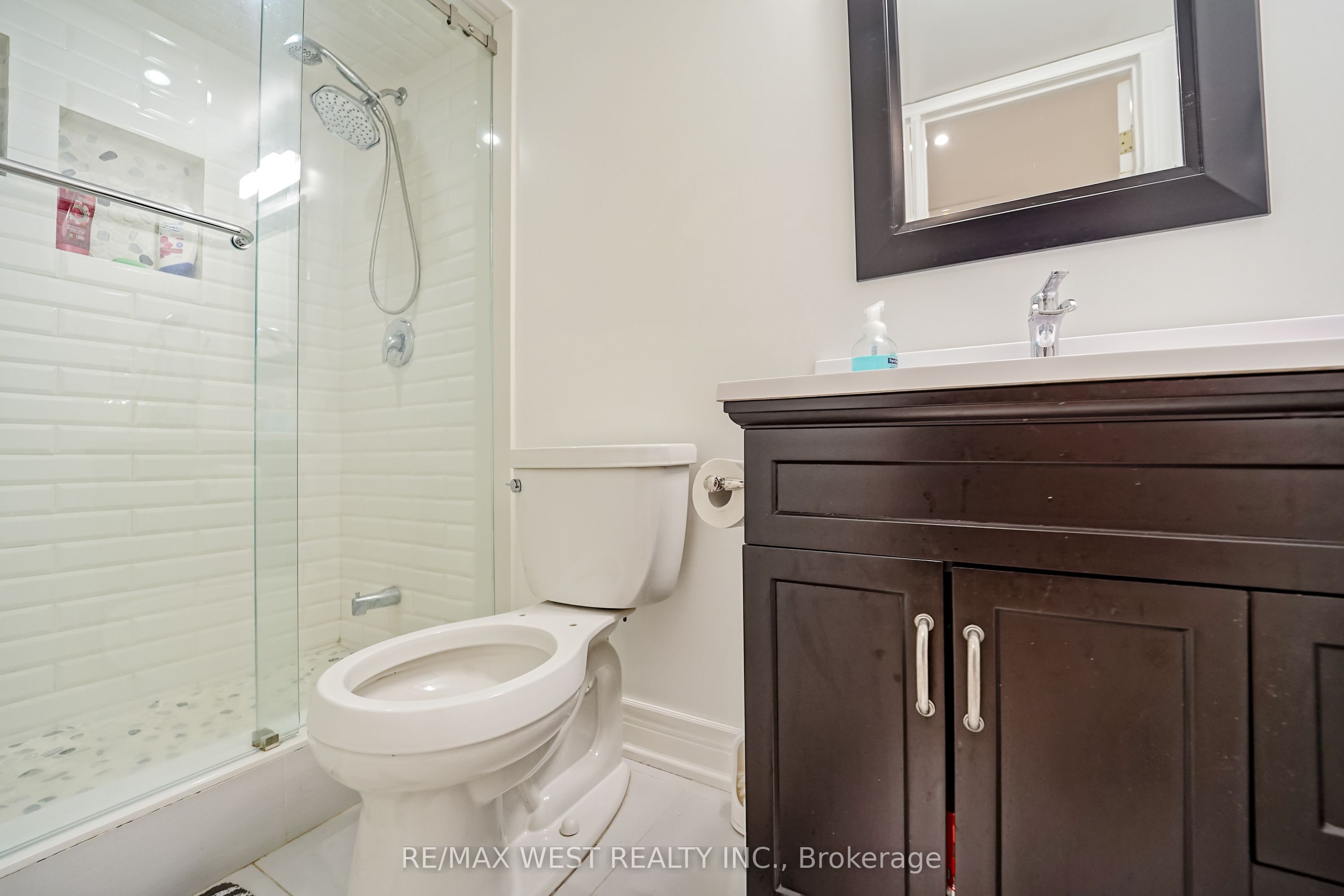 221 Isaac Devins Boulevard Property Photo 10