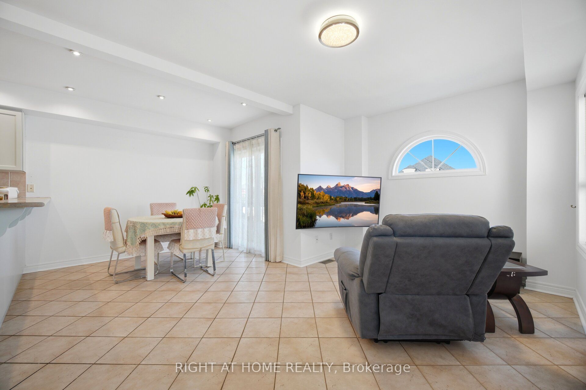 8 Richelieu Court Property Photo 6
