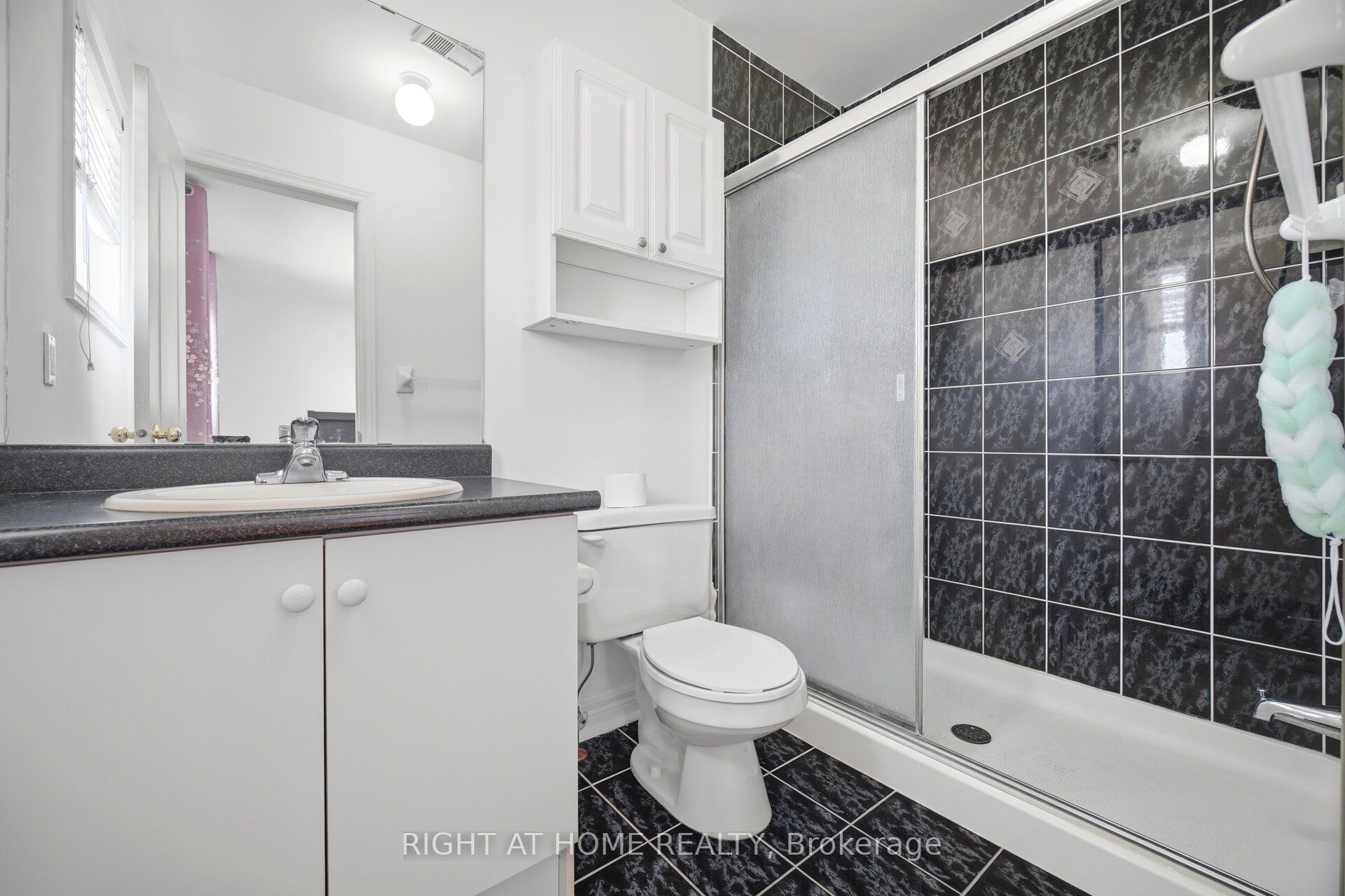 8 Richelieu Court Property Photo 11