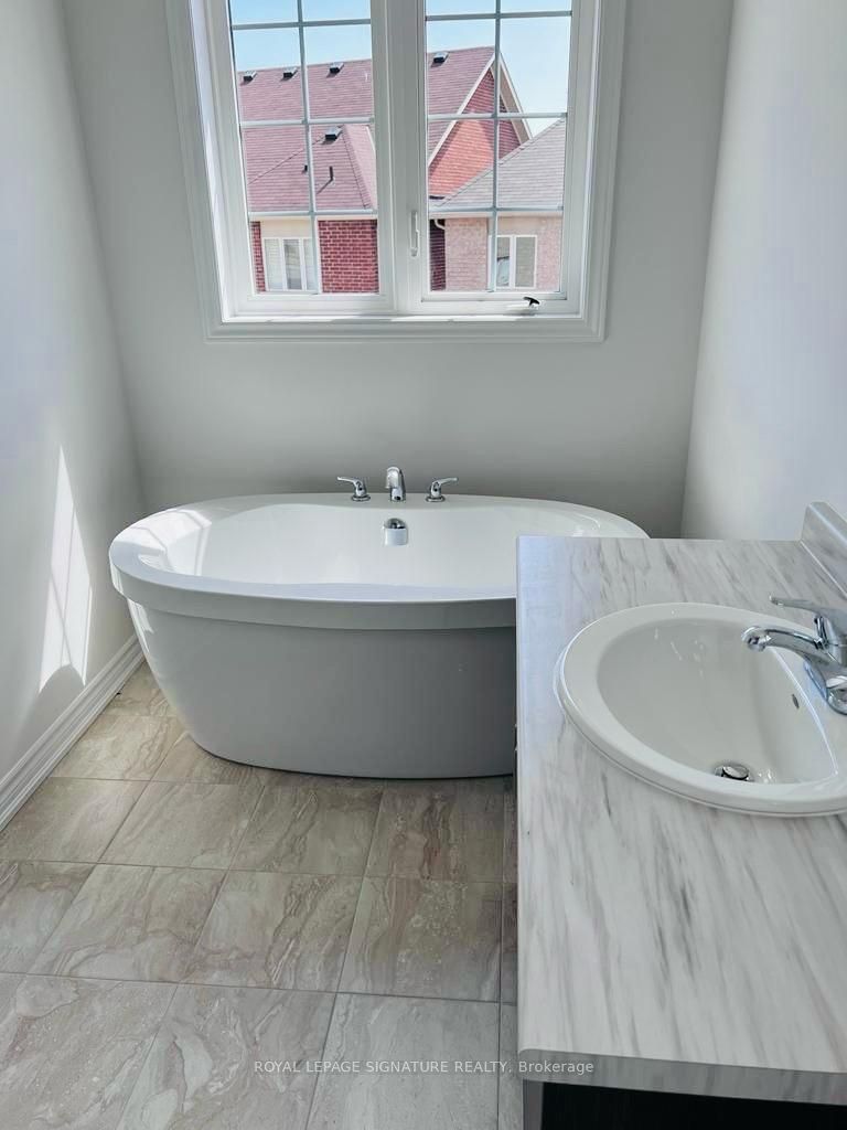 16 Hashmi Place Property Photo 10