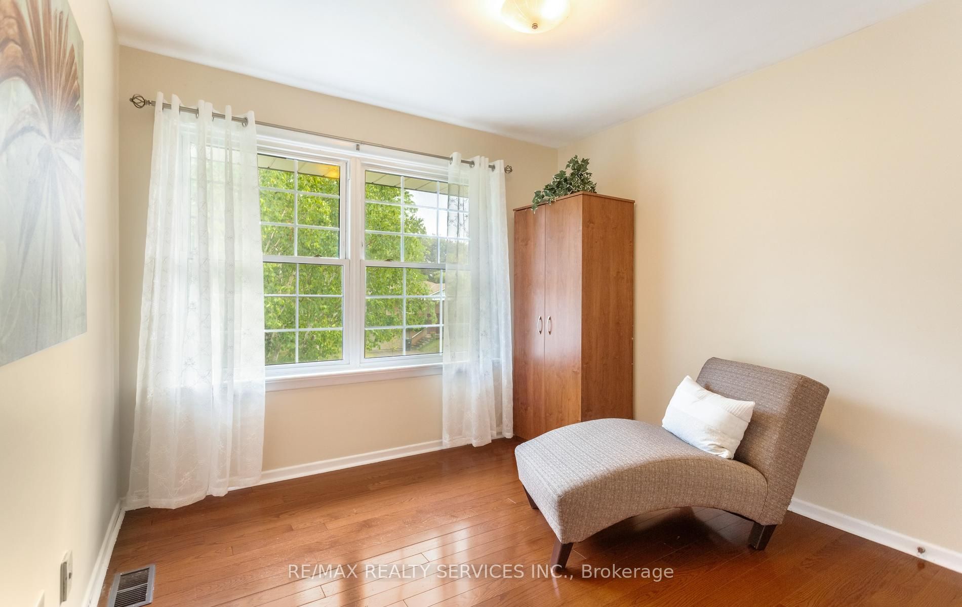193 Elizabeth Street S Property Photo 19