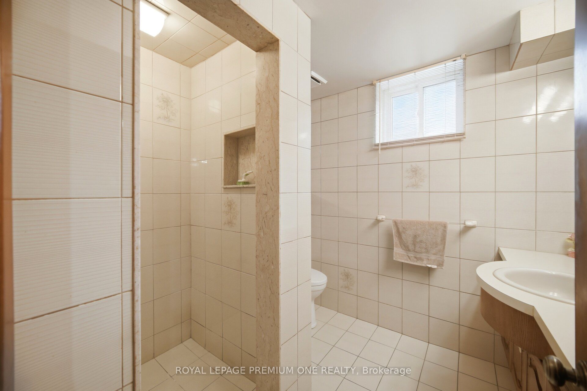 25 Islay Court Property Photo 44