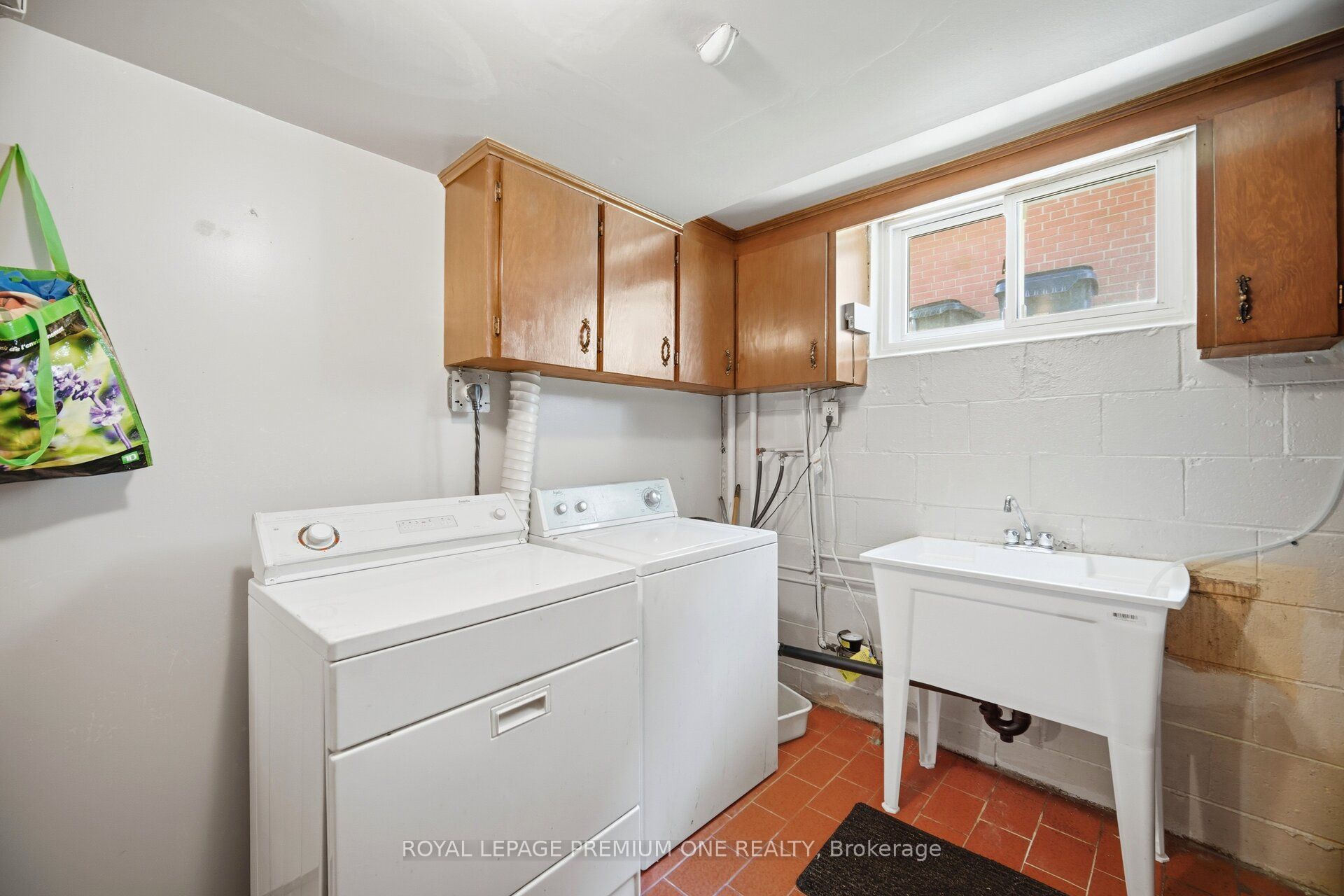 25 Islay Court Property Photo 45