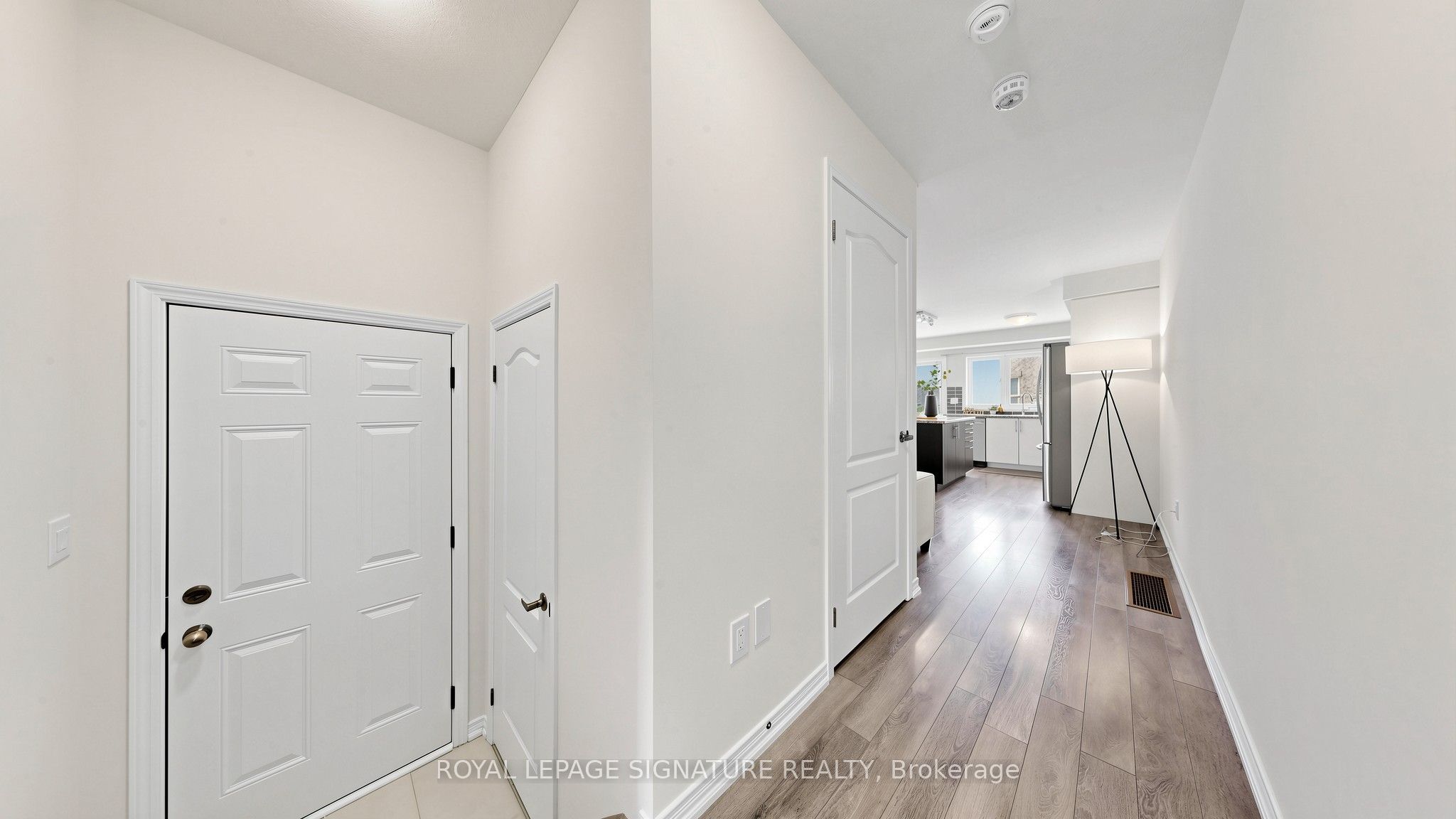 492 Queen Mary Drive Property Photo 9