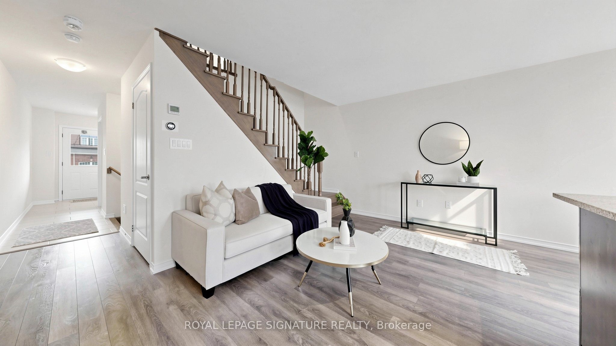 492 Queen Mary Drive Property Photo 12