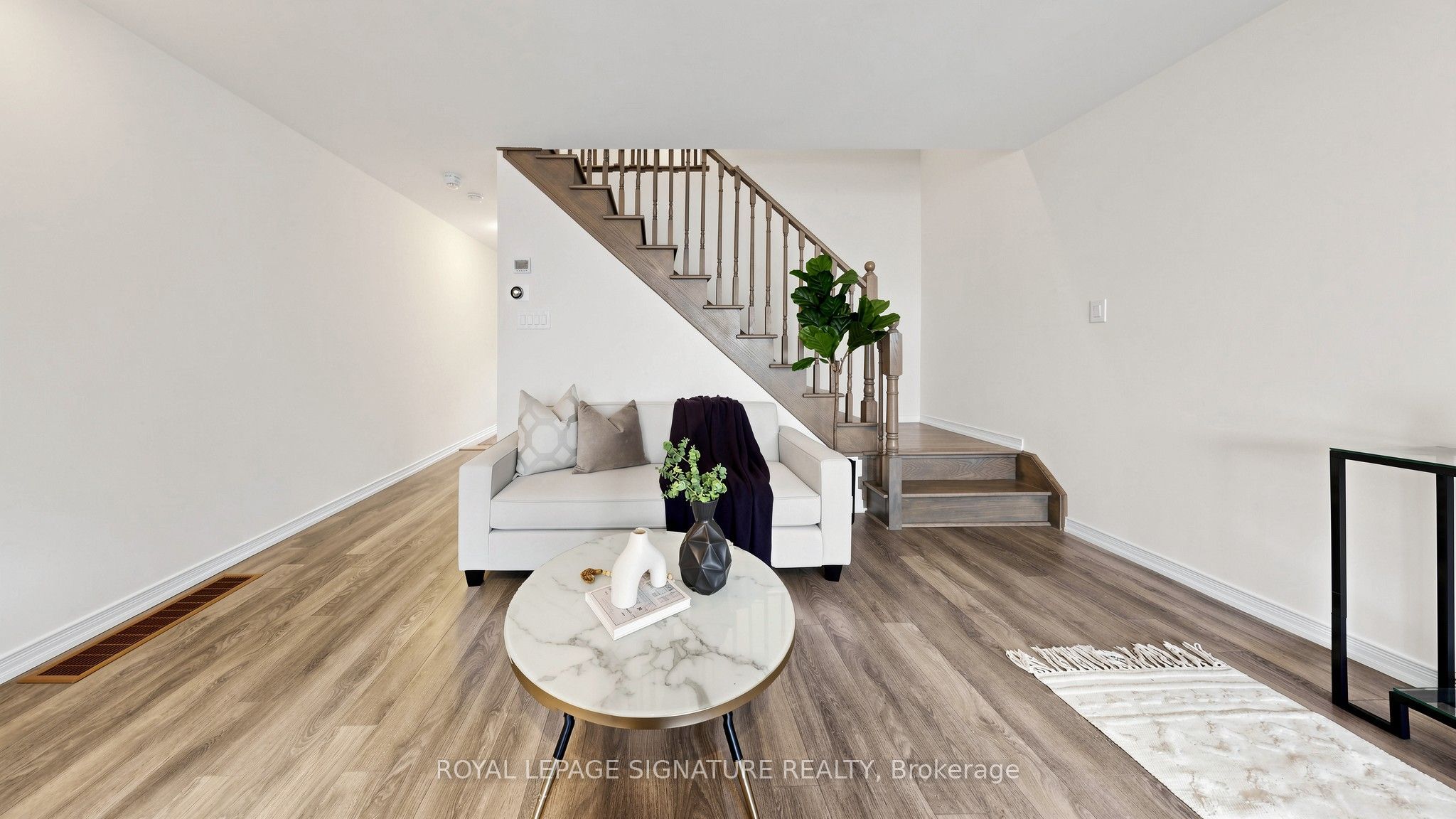 492 Queen Mary Drive Property Photo 13