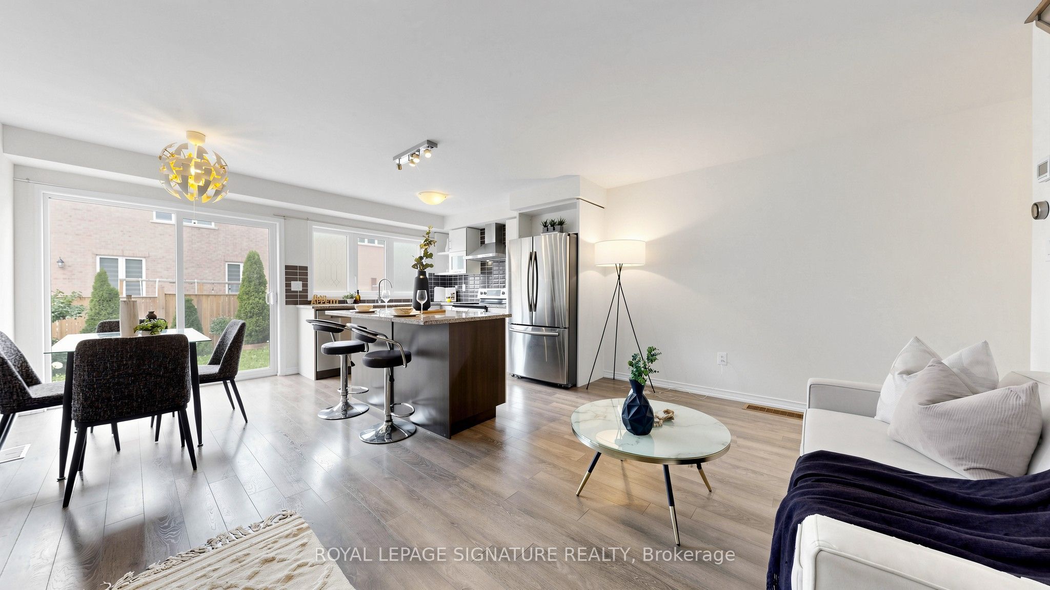 492 Queen Mary Drive Property Photo 16