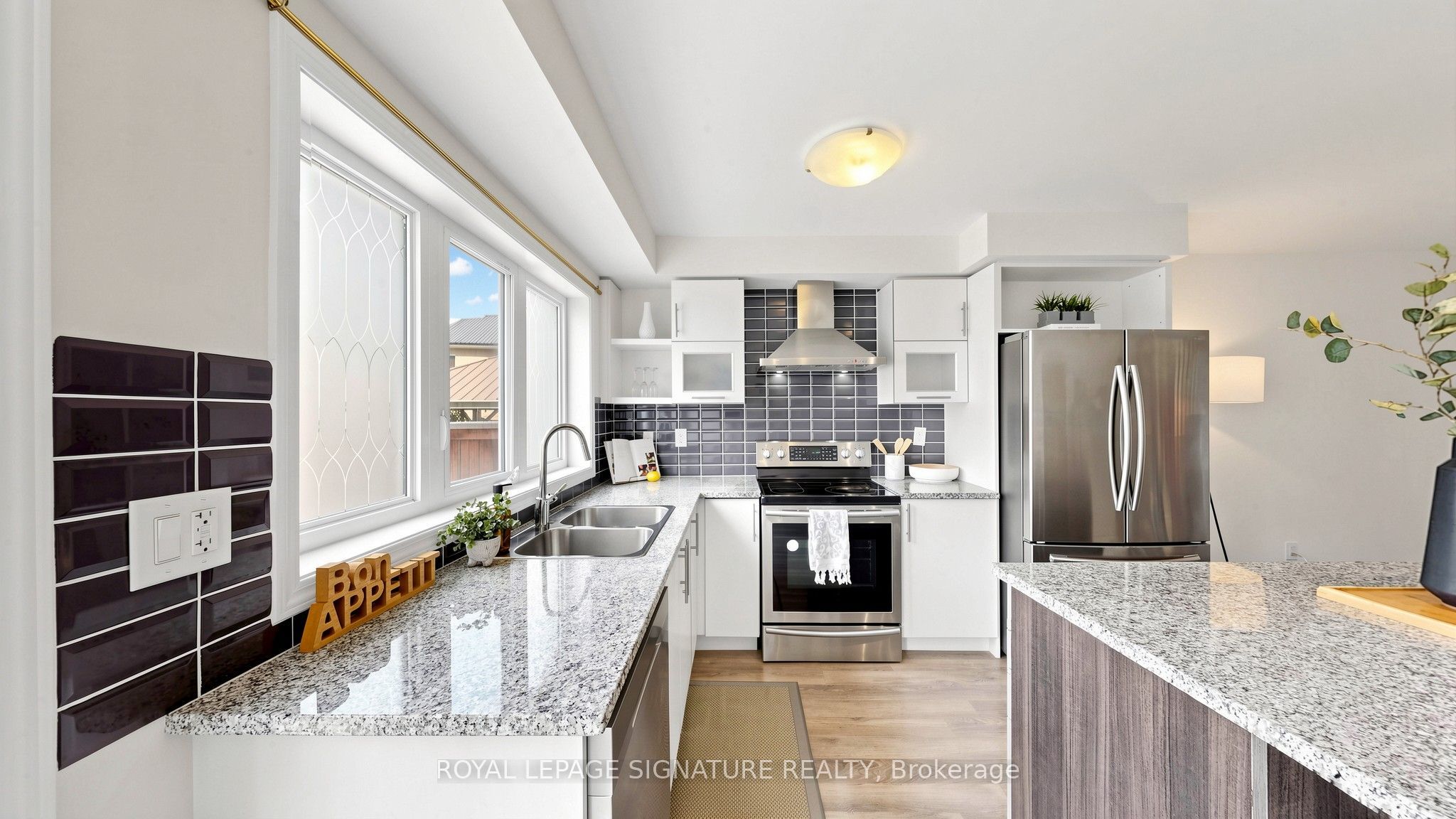 492 Queen Mary Drive Property Photo 18