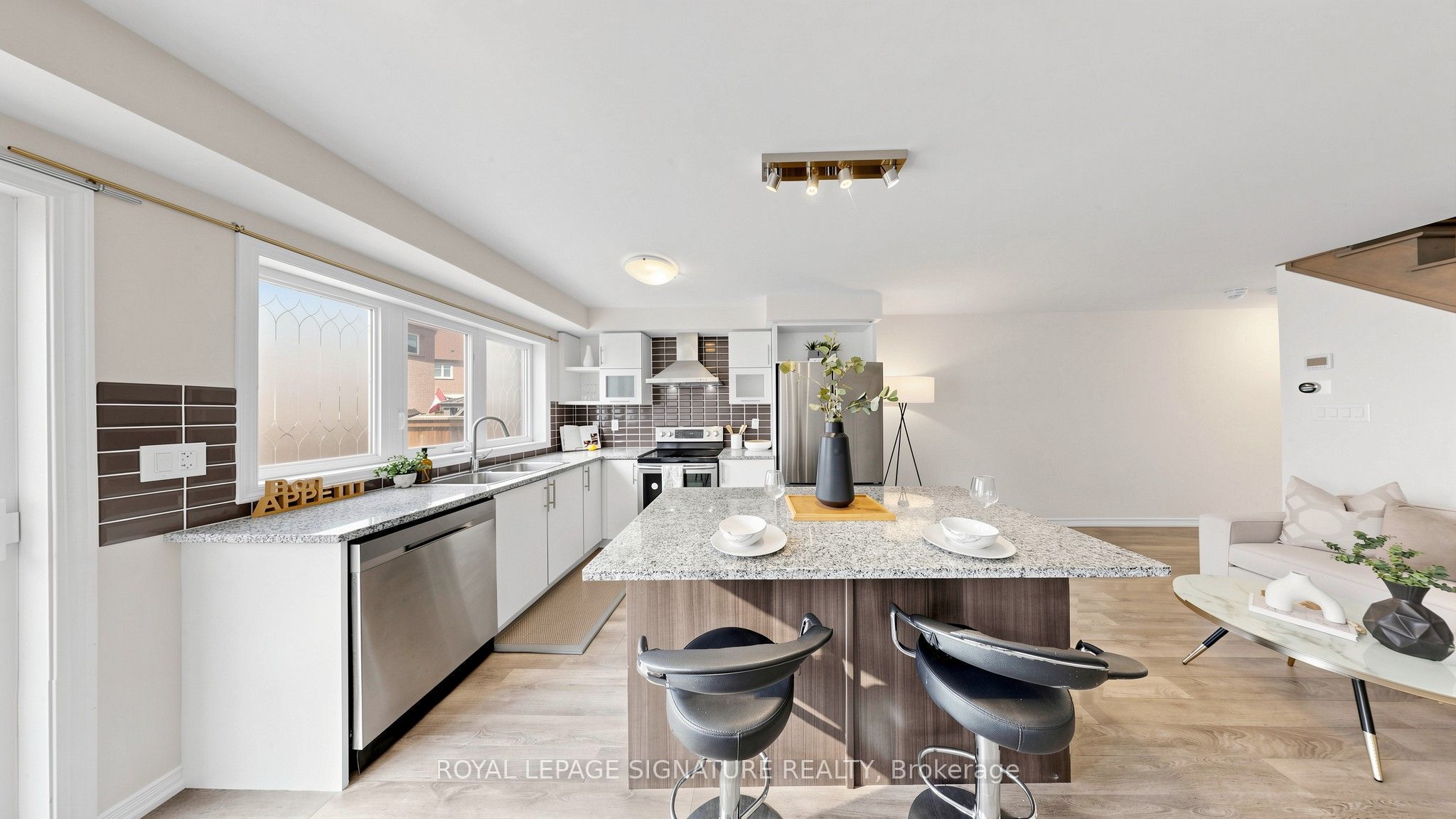 492 Queen Mary Drive Property Photo 19