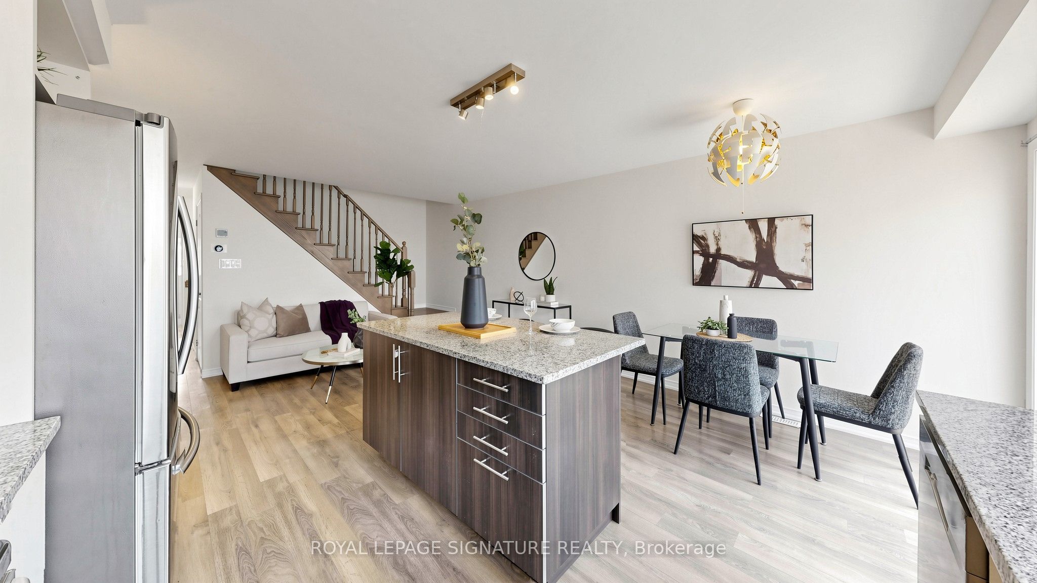 492 Queen Mary Drive Property Photo 23