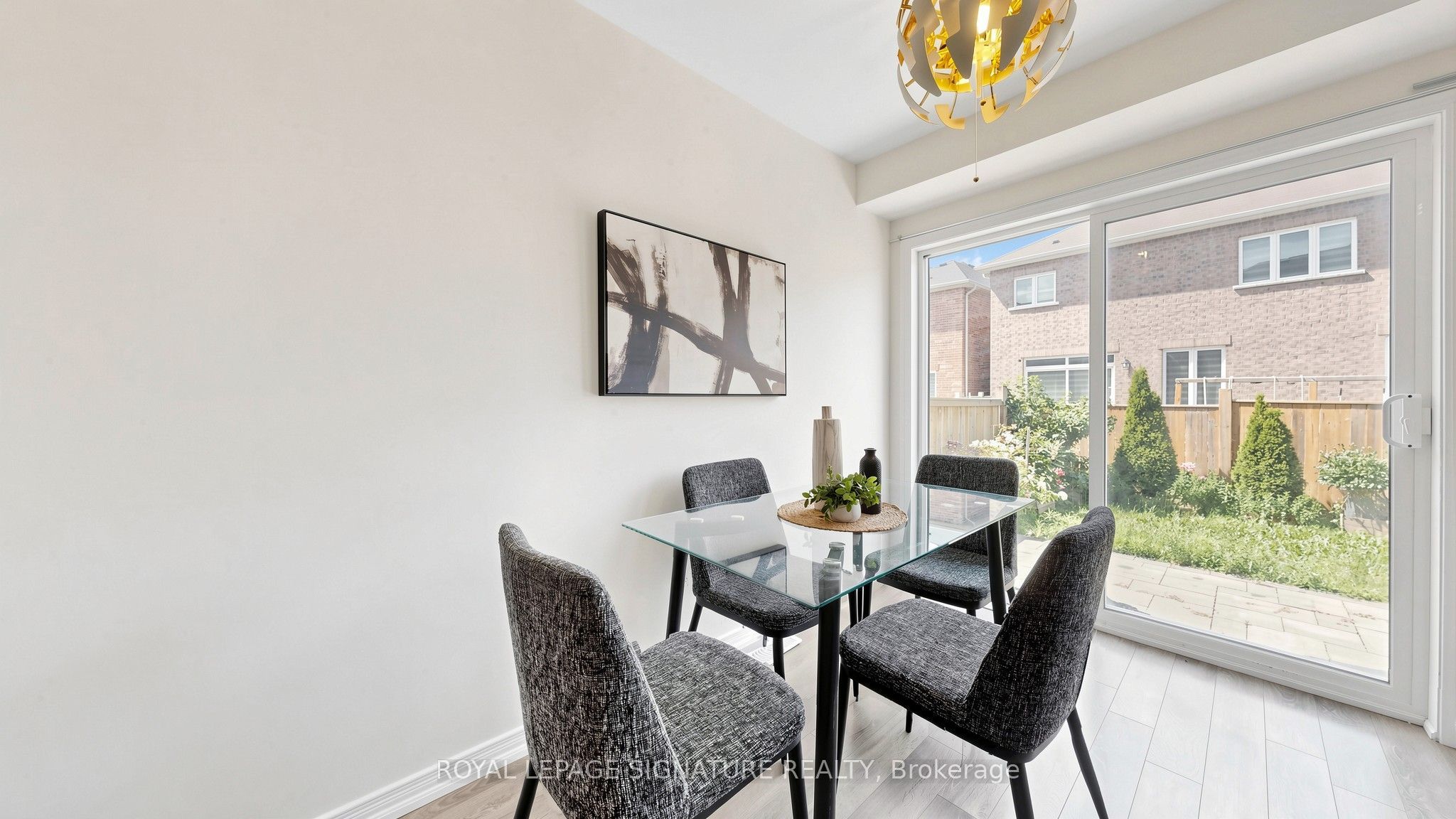 492 Queen Mary Drive Property Photo 24