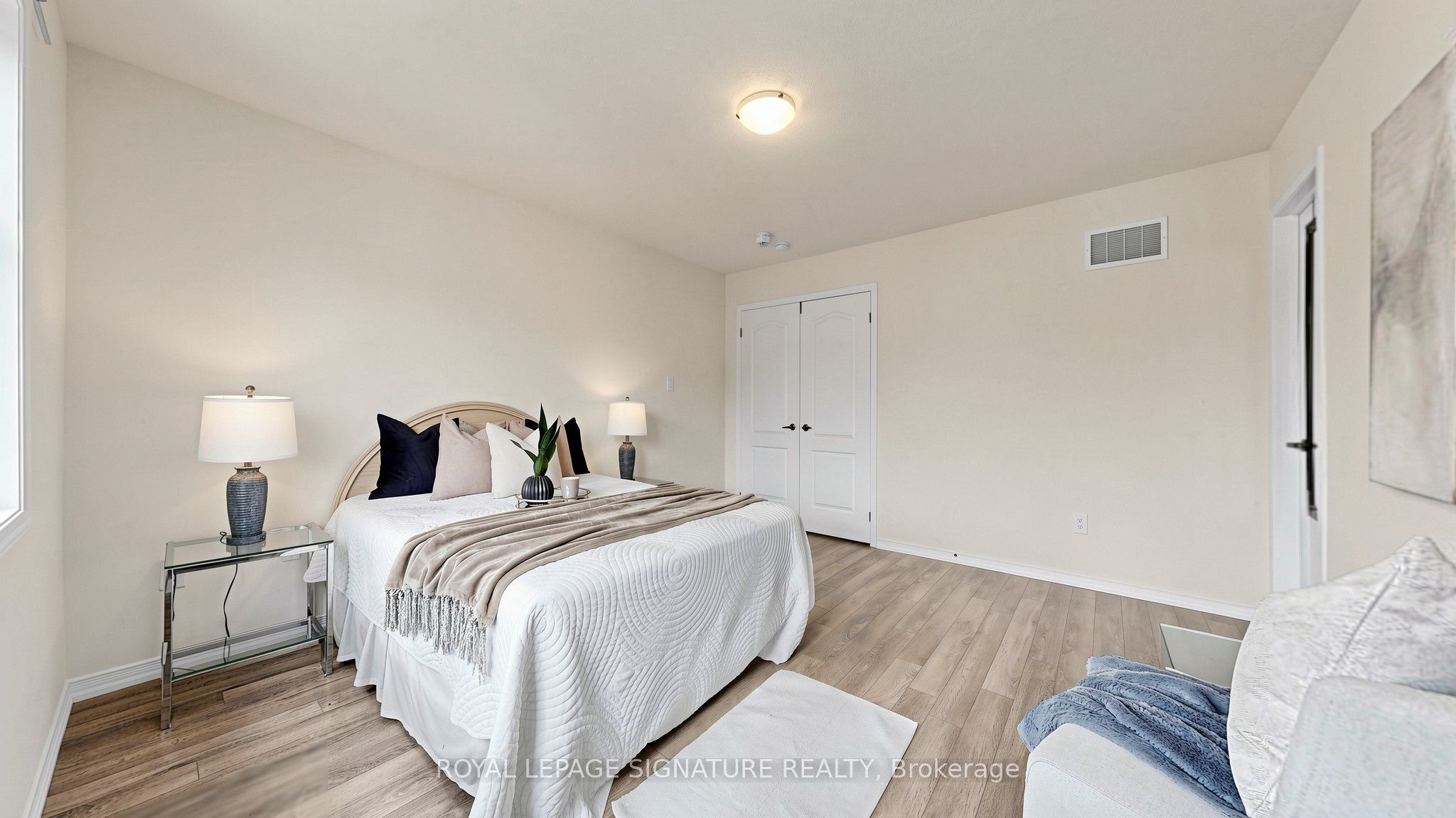 492 Queen Mary Drive Property Photo 27