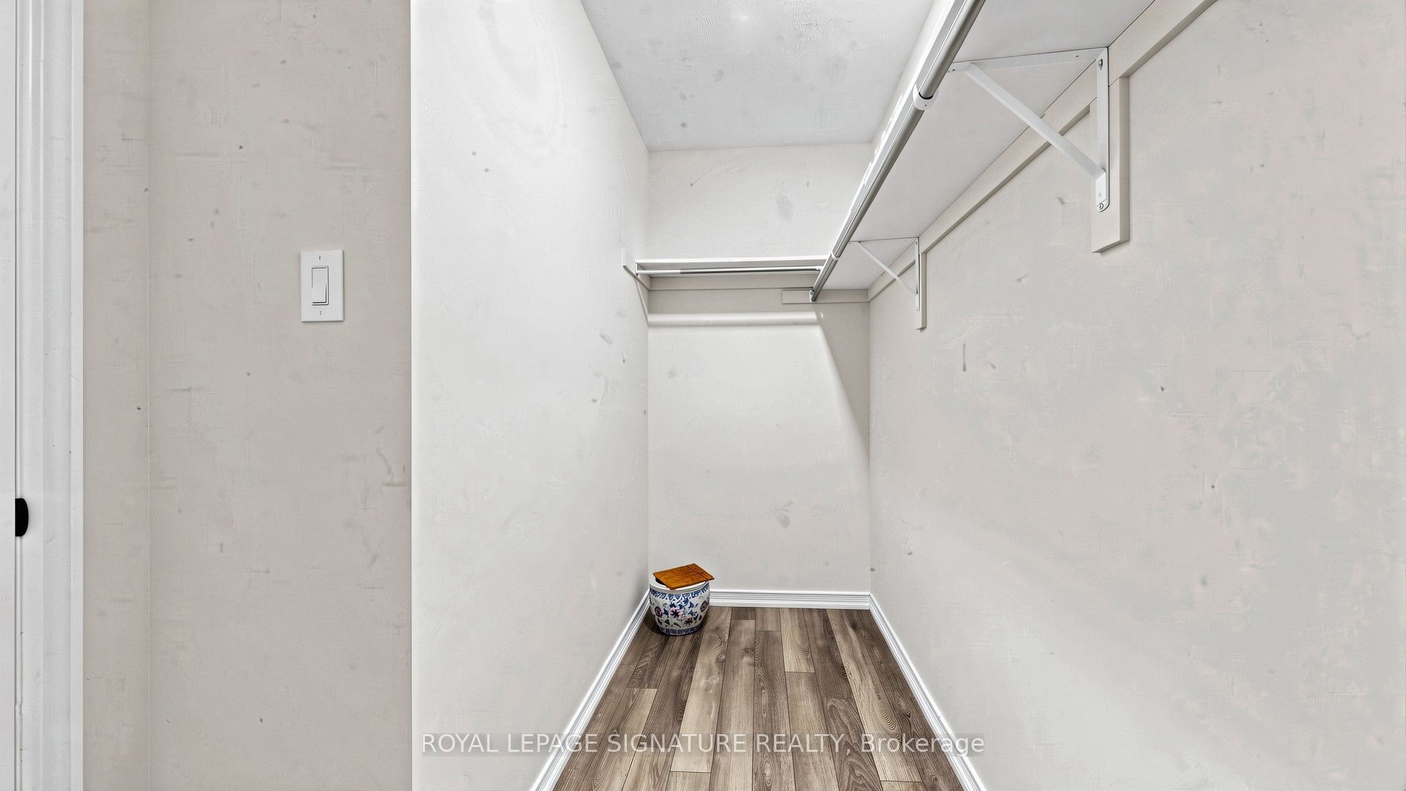 492 Queen Mary Drive Property Photo 29