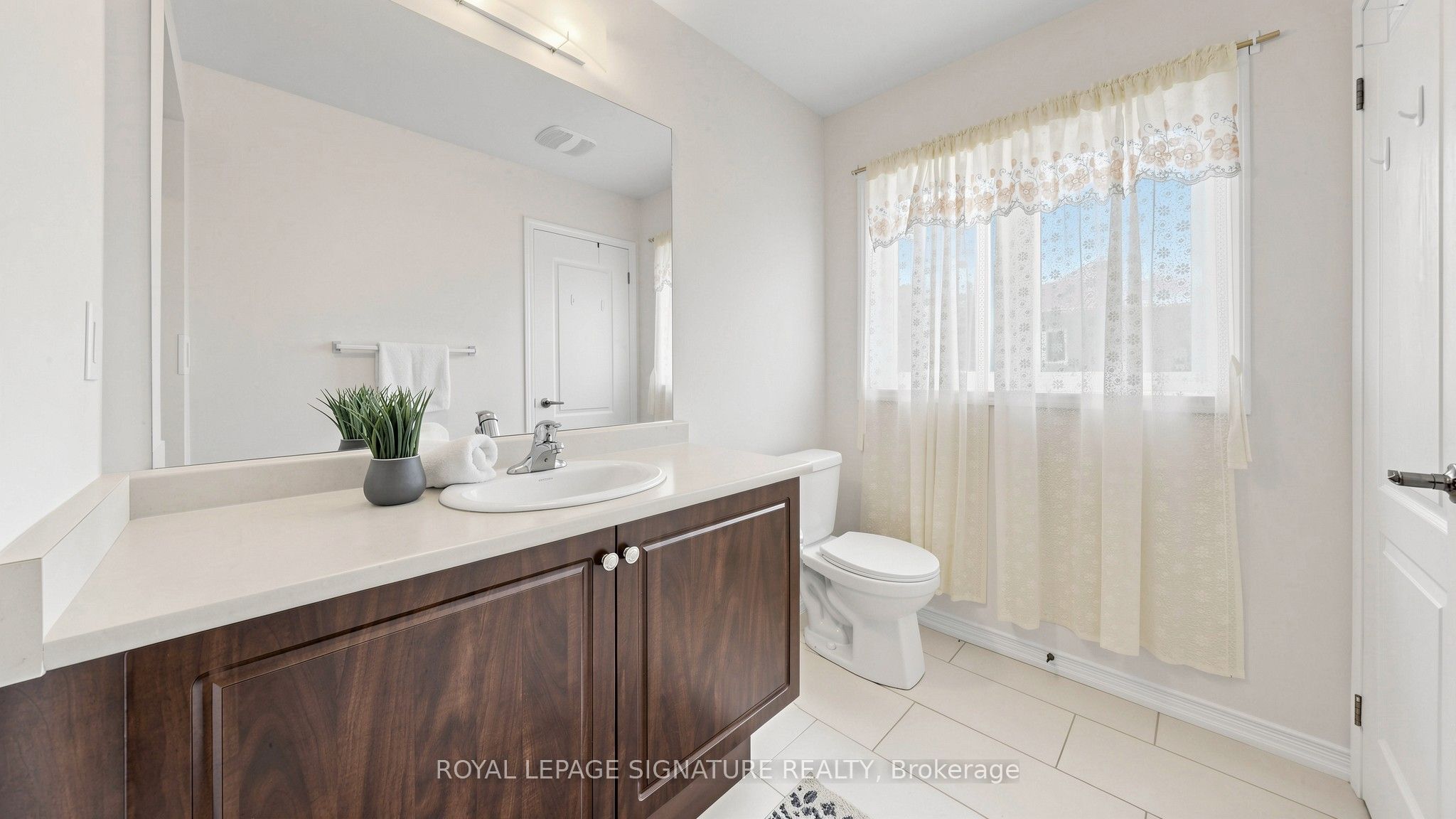 492 Queen Mary Drive Property Photo 30