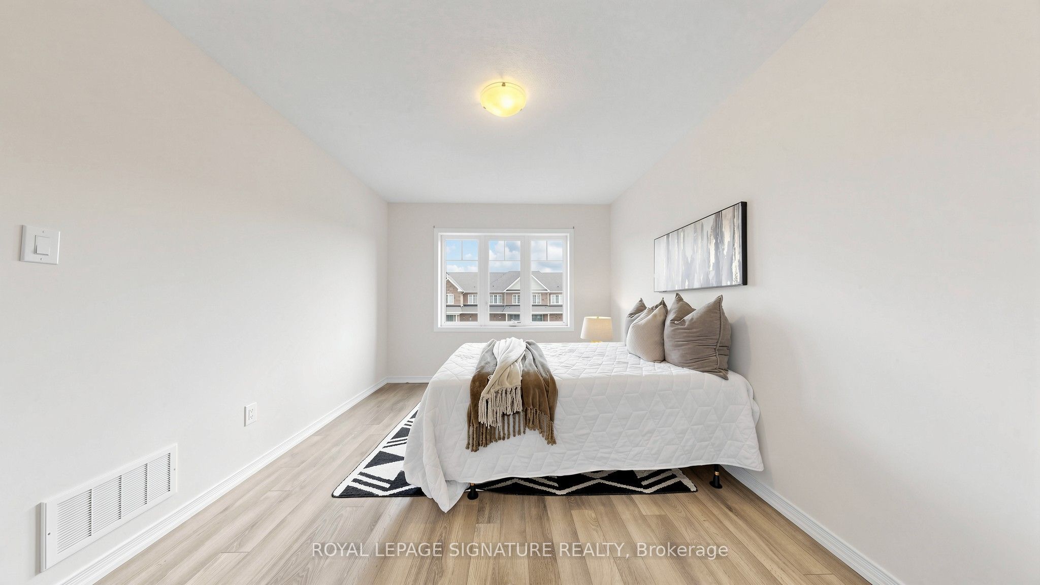 492 Queen Mary Drive Property Photo 33