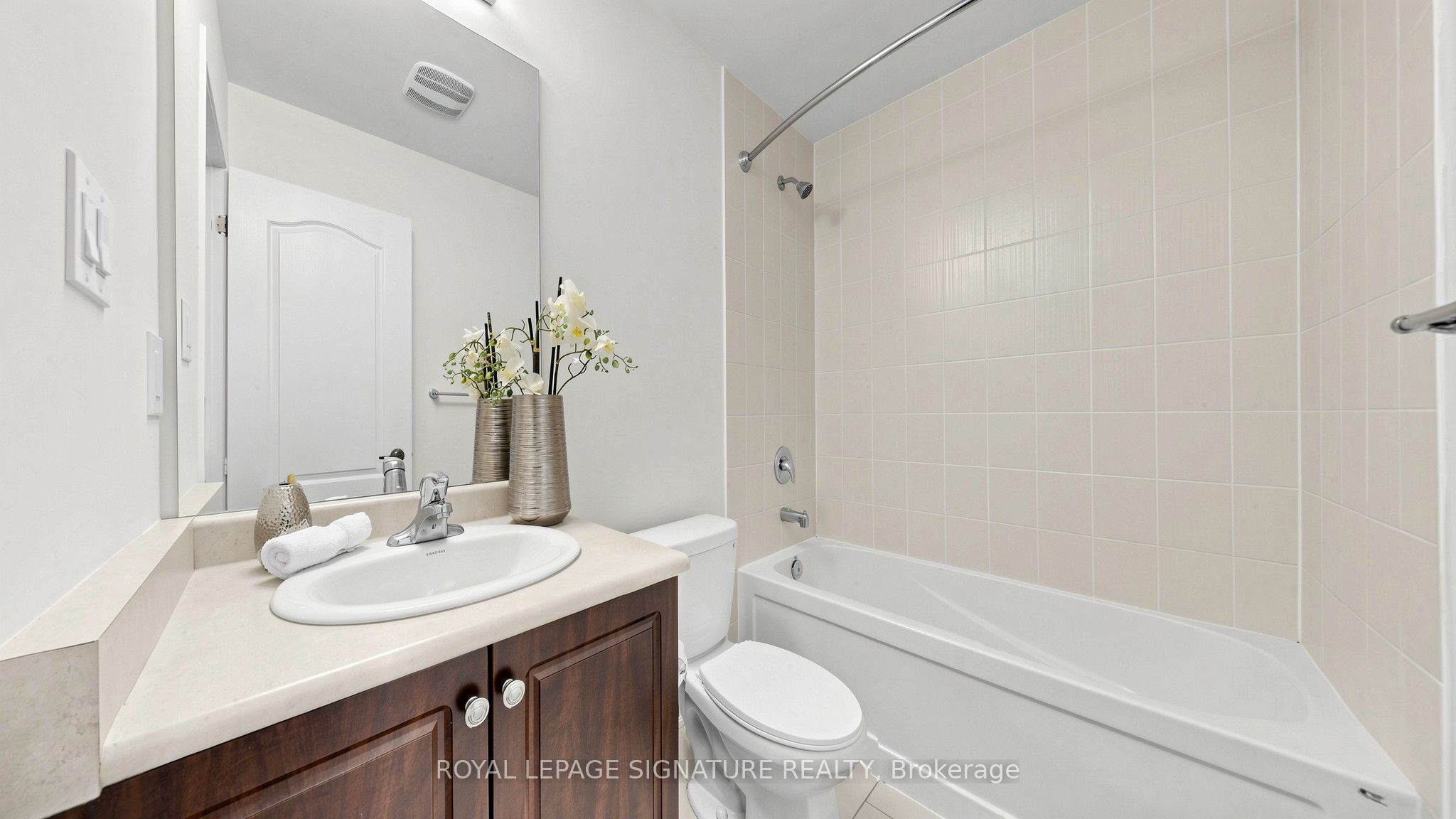 492 Queen Mary Drive Property Photo 35