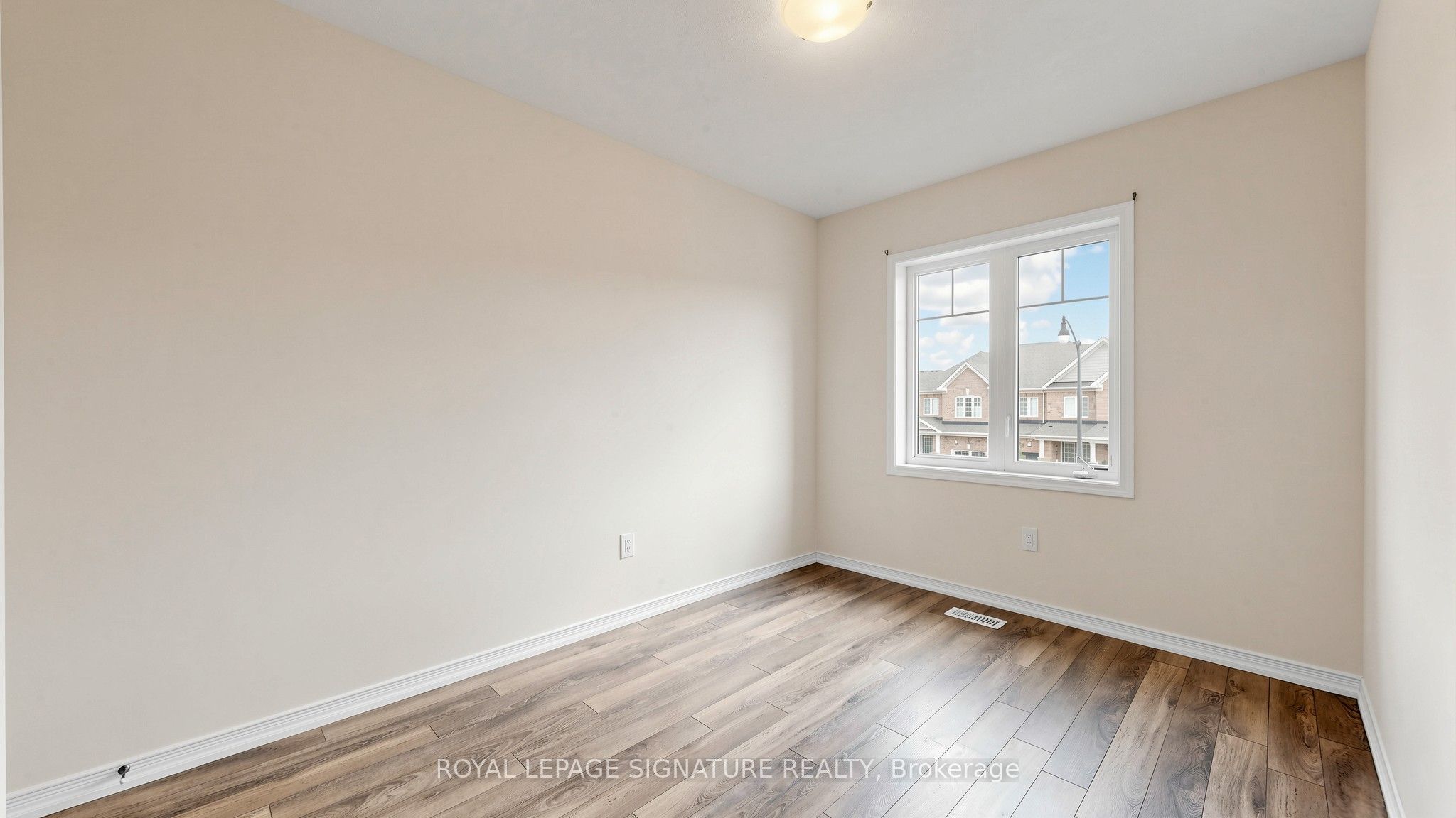 492 Queen Mary Drive Property Photo 36