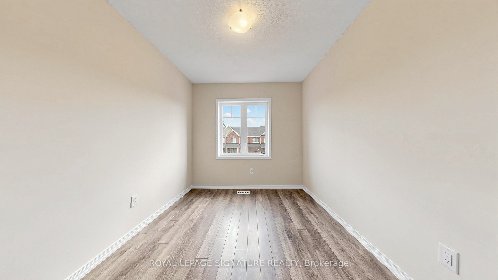 492 Queen Mary Drive Property Photo 37