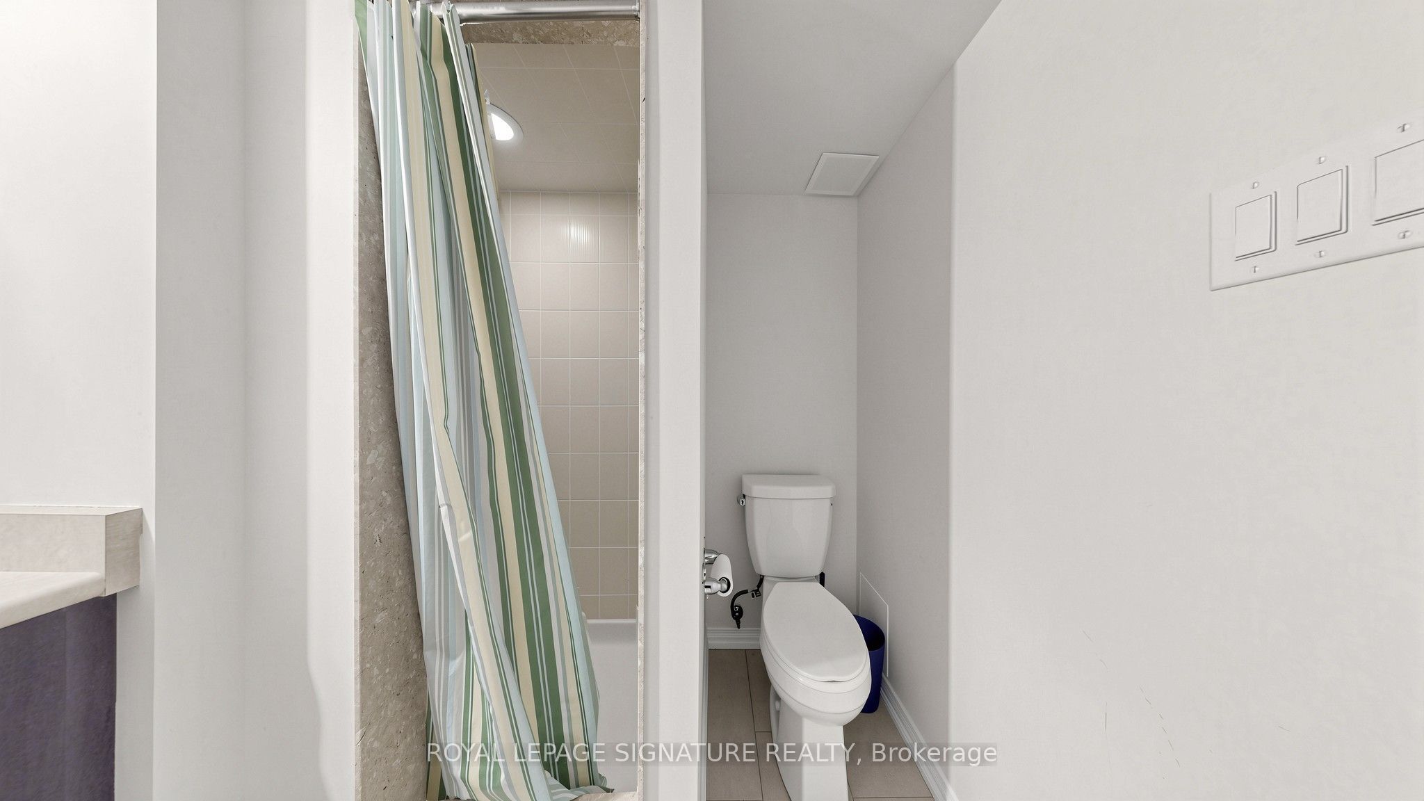 492 Queen Mary Drive Property Photo 44