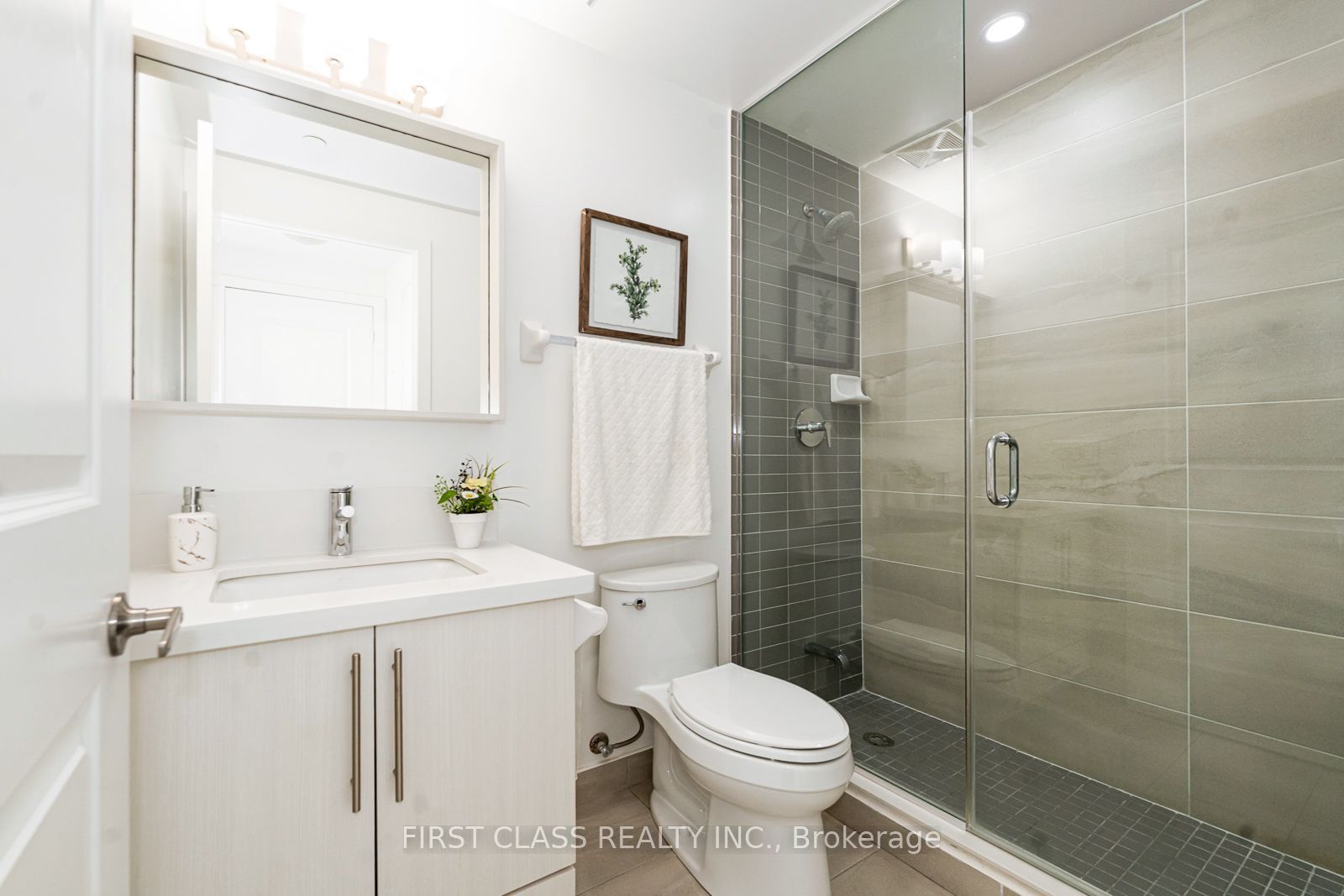 4699 Glen Erin Drive 605 Property Photo 16