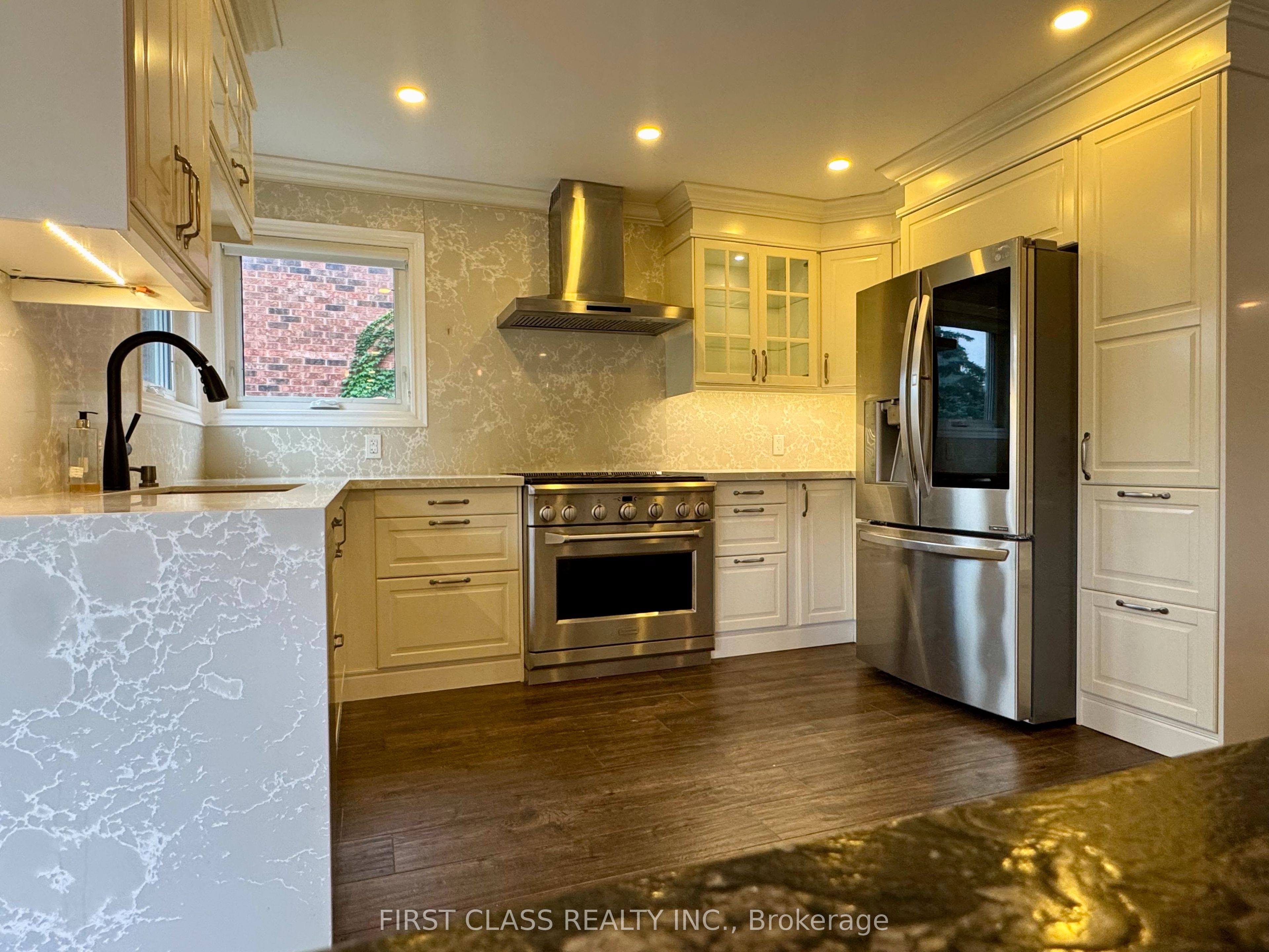 1230 Glenashton Drive Property Photo 8