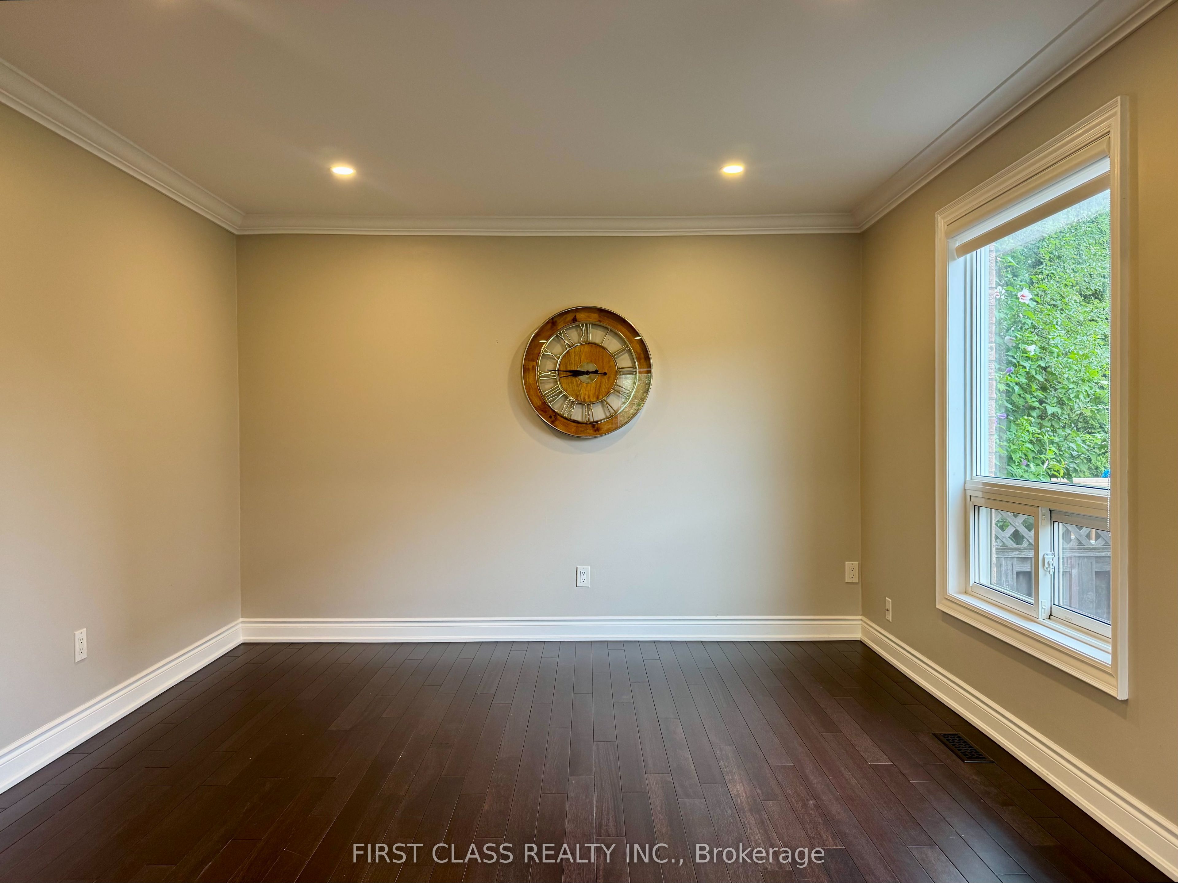 1230 Glenashton Drive Property Photo 12