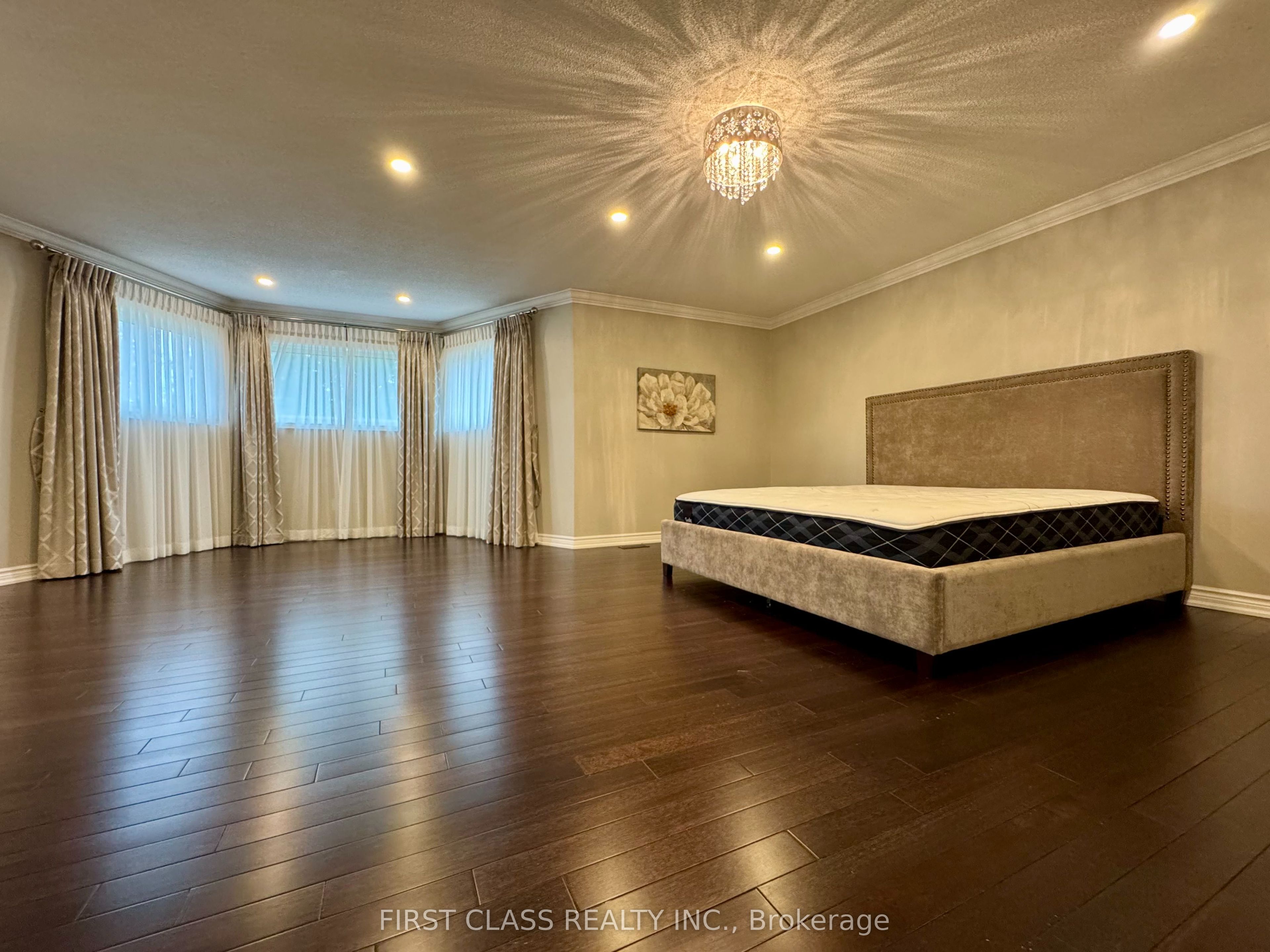 1230 Glenashton Drive Property Photo 18