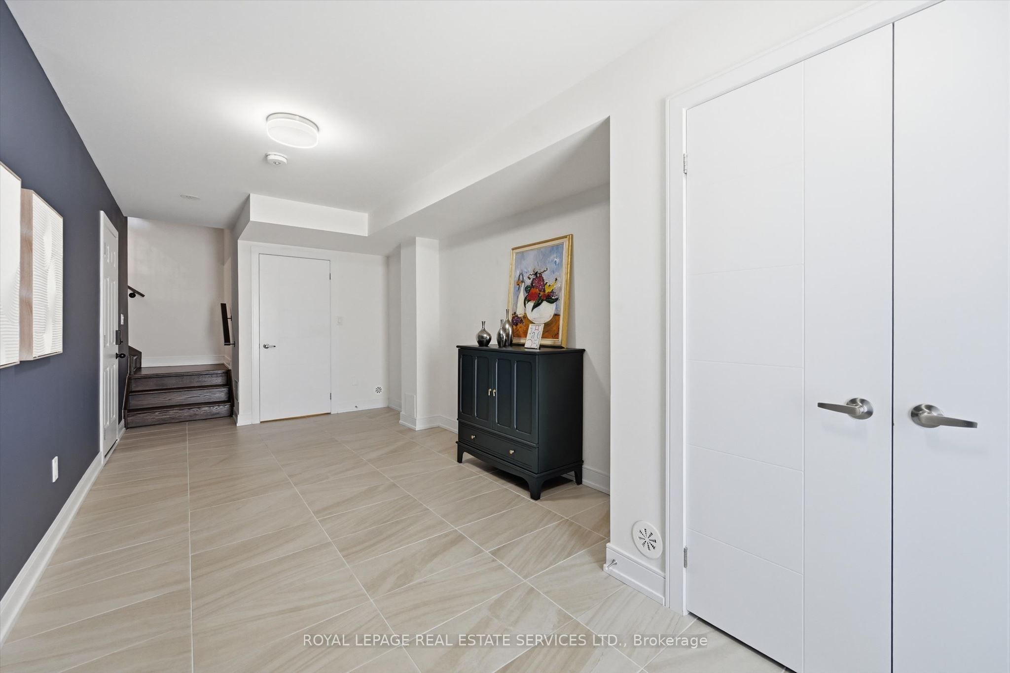 1403 Clarriage Court Property Photo 8
