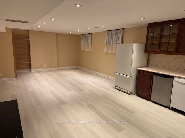 205 Southview Crescent W Bsmt Property Photo 6