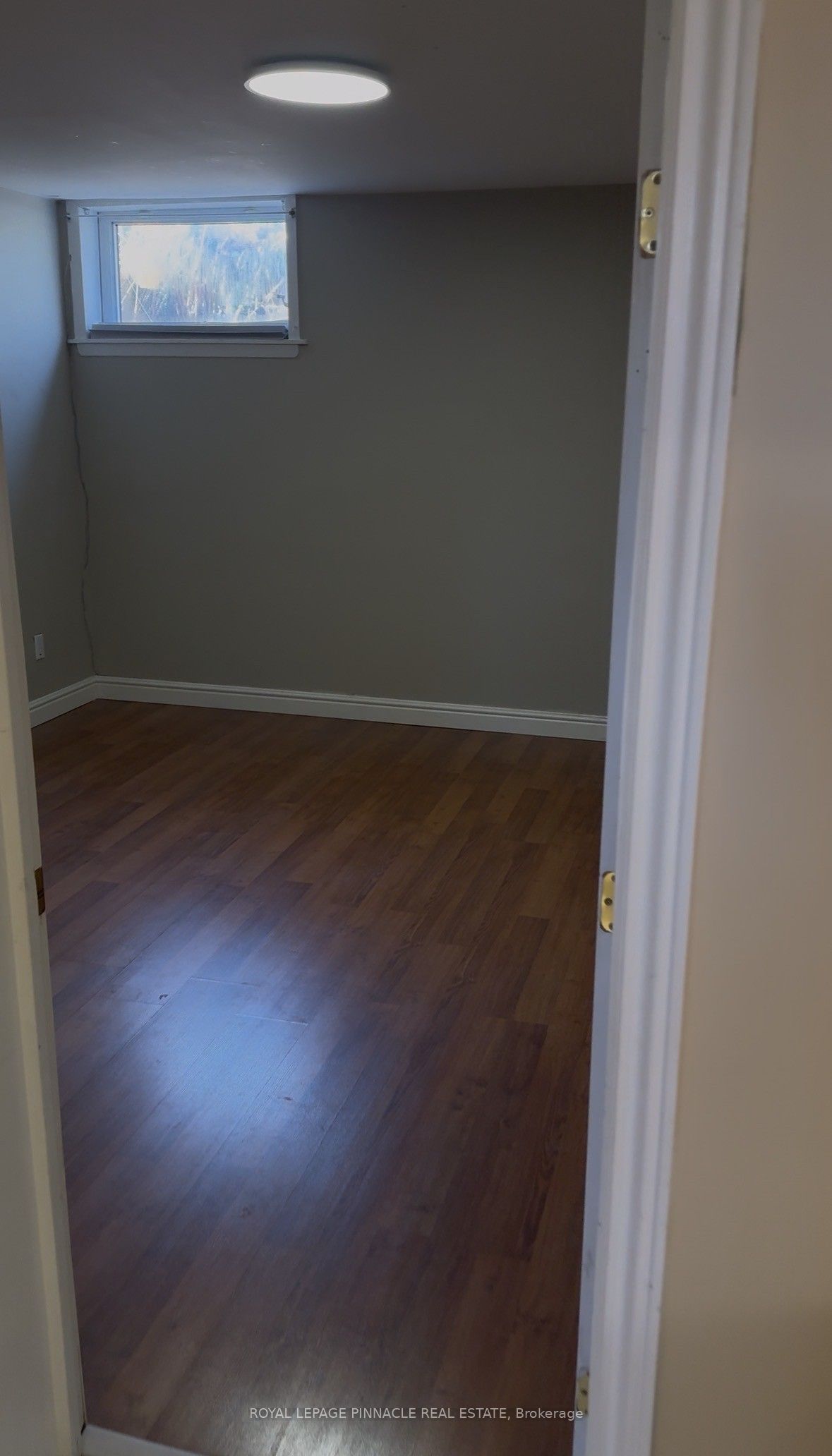 205 Southview Crescent W Bsmt Property Photo 7