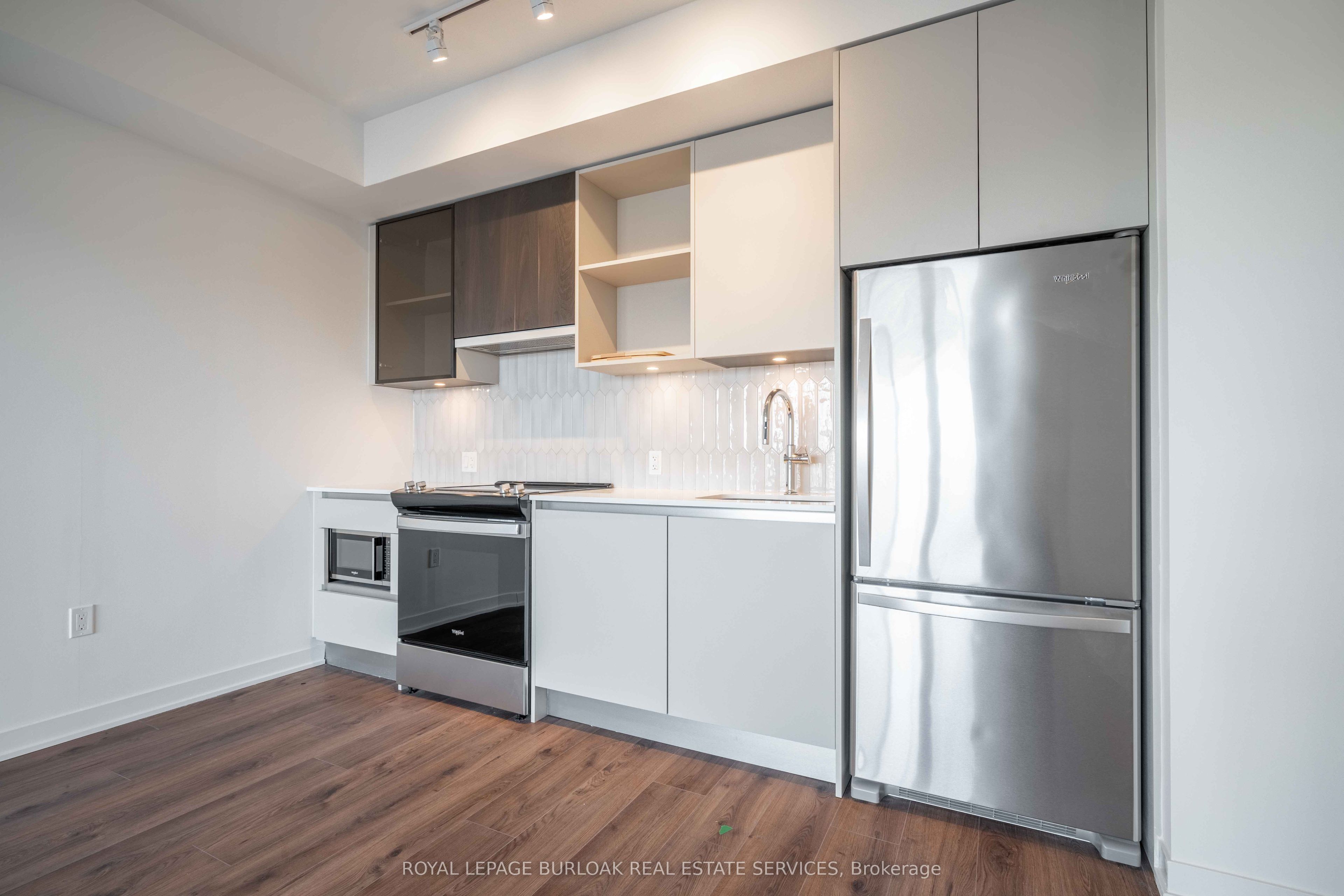 395 Dundas Street 437 Property Photo 6