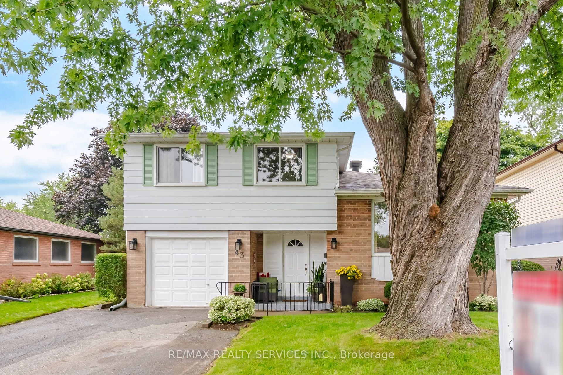 43 Melville Crescent Property Photo 1