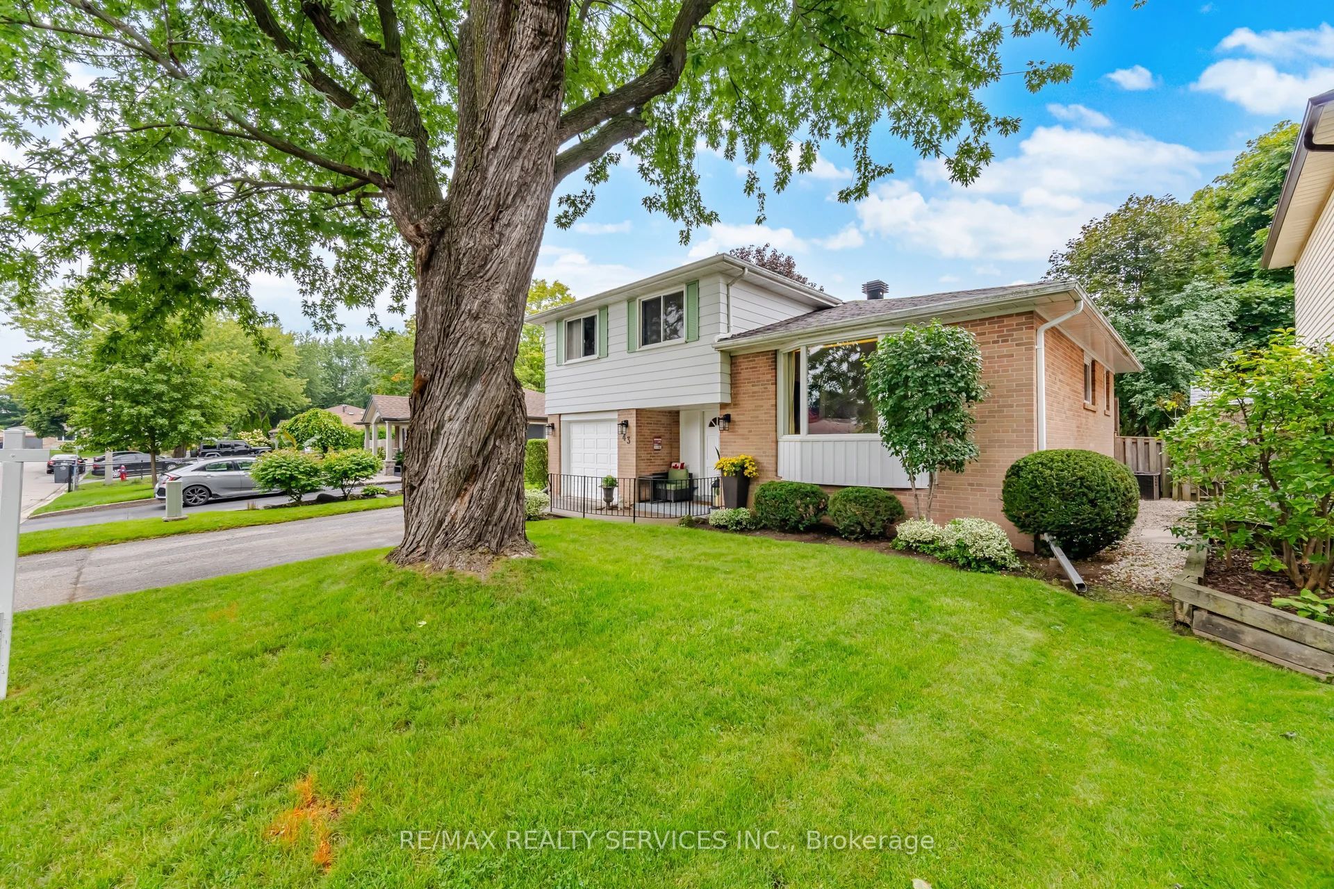 43 Melville Crescent Property Photo 2