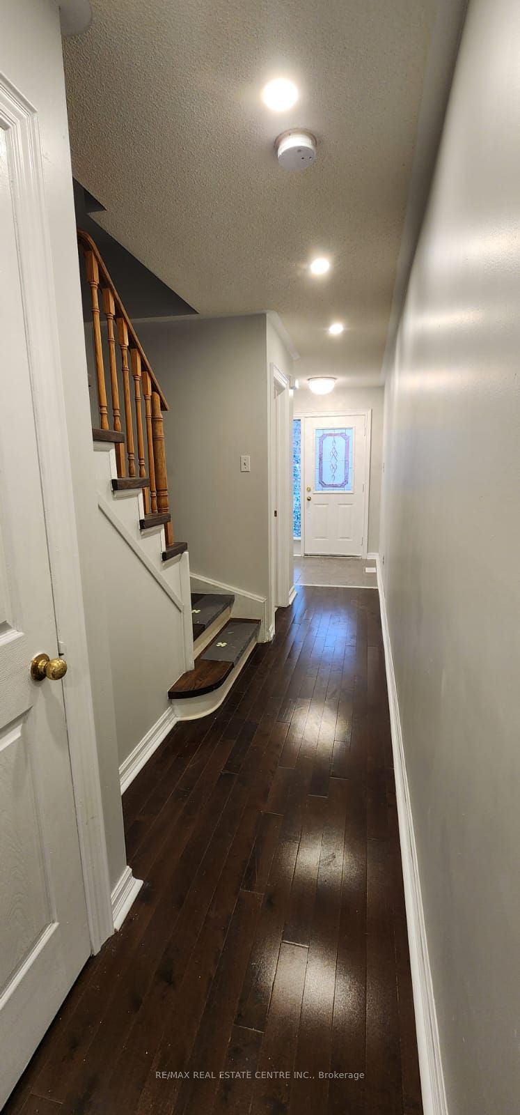 6850 Dillingwood Drive Property Photo 3