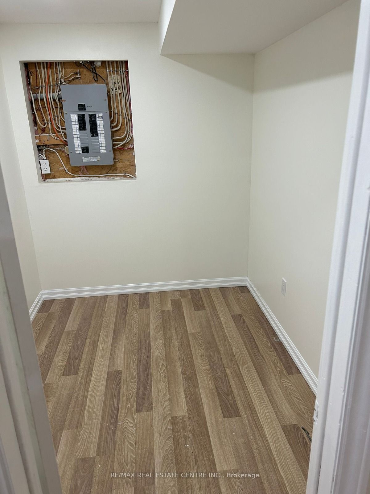 6850 Dillingwood Drive Property Photo 37