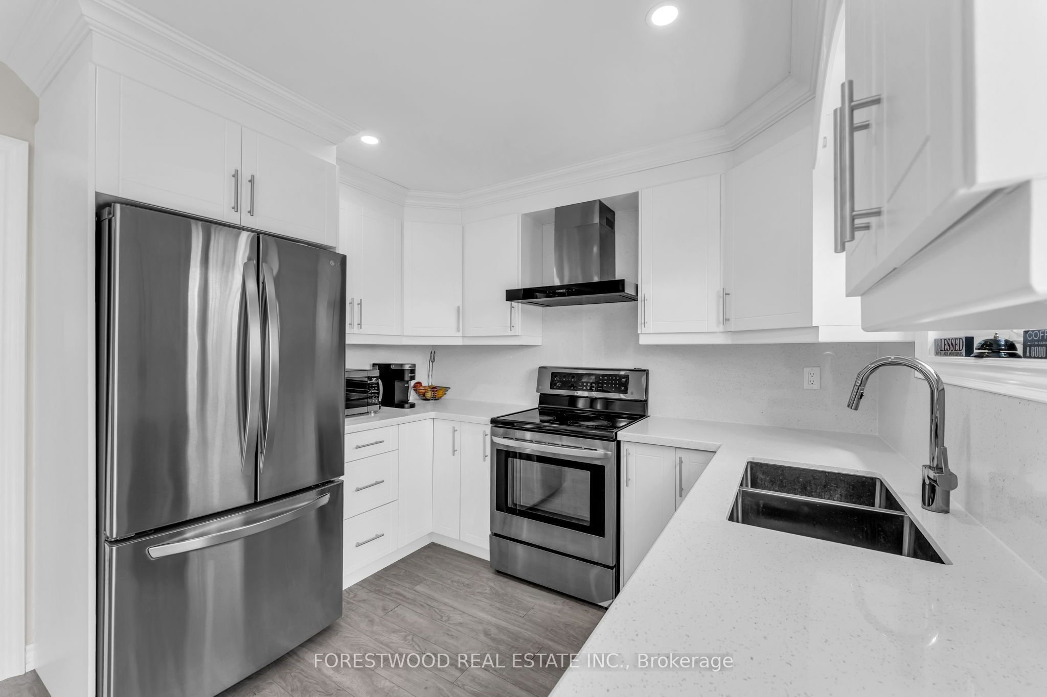 451 Jay Crescent Property Photo 14