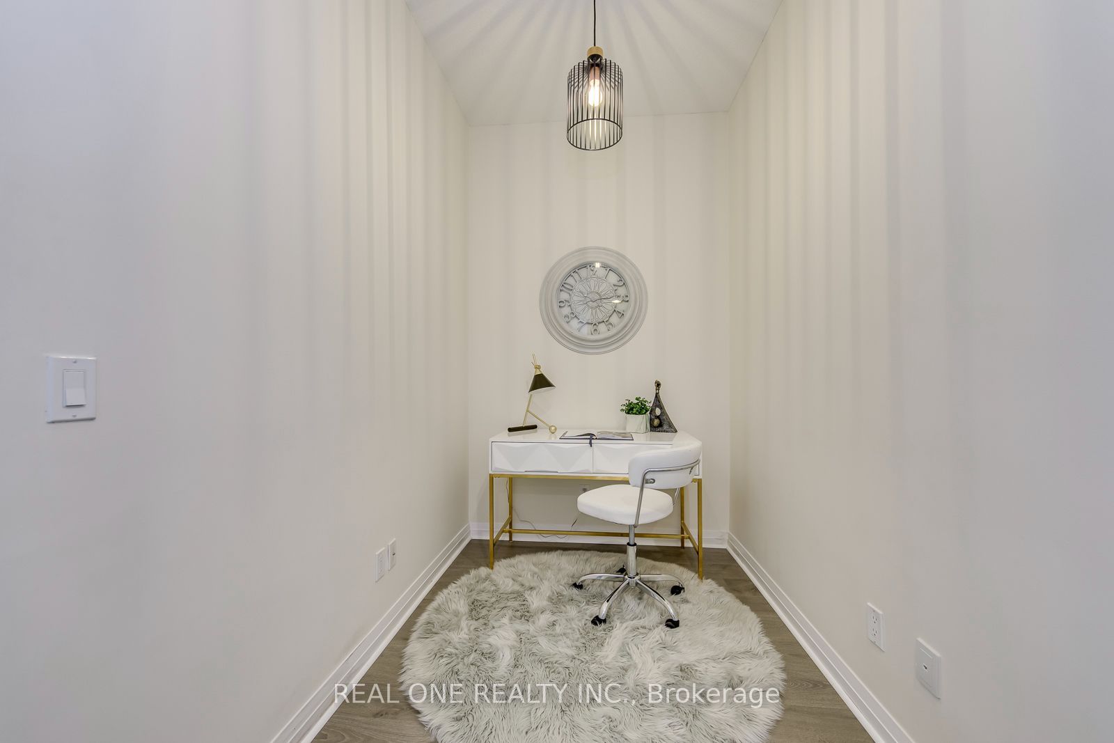 55 Eglinton Avenue W 407 Property Photo 8