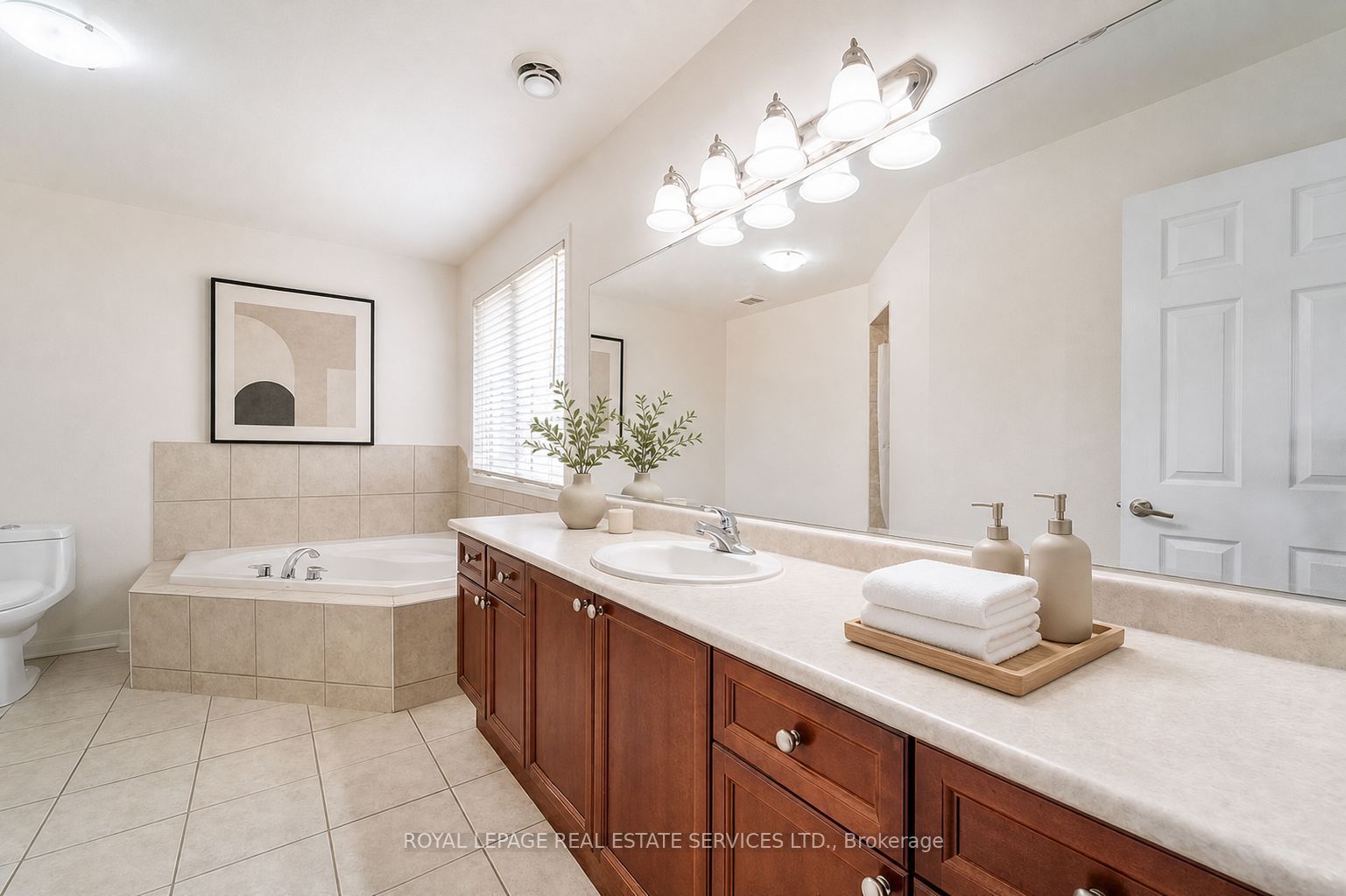 243 Mcdougall Cross Property Photo 10