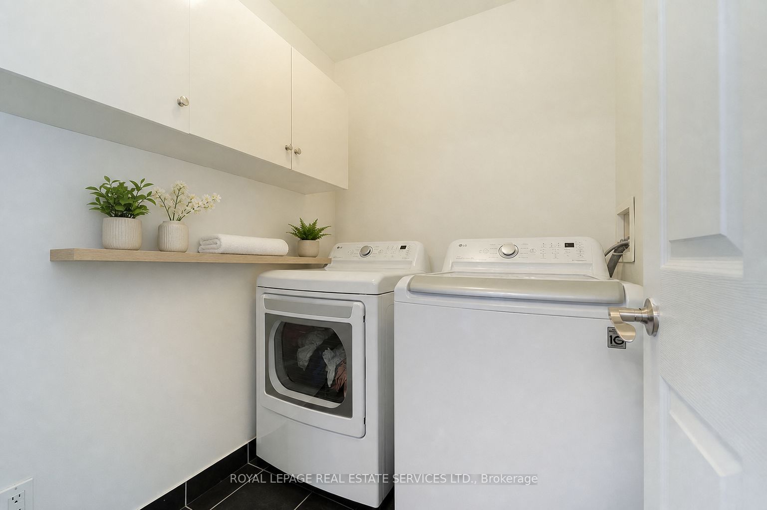 243 Mcdougall Cross Property Photo 11