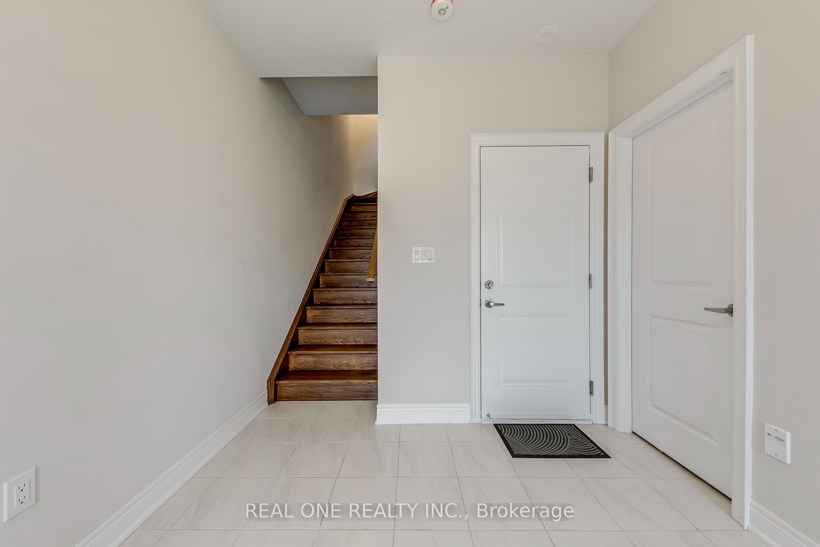 2140 Trafalgar Road 44 Property Photo 6
