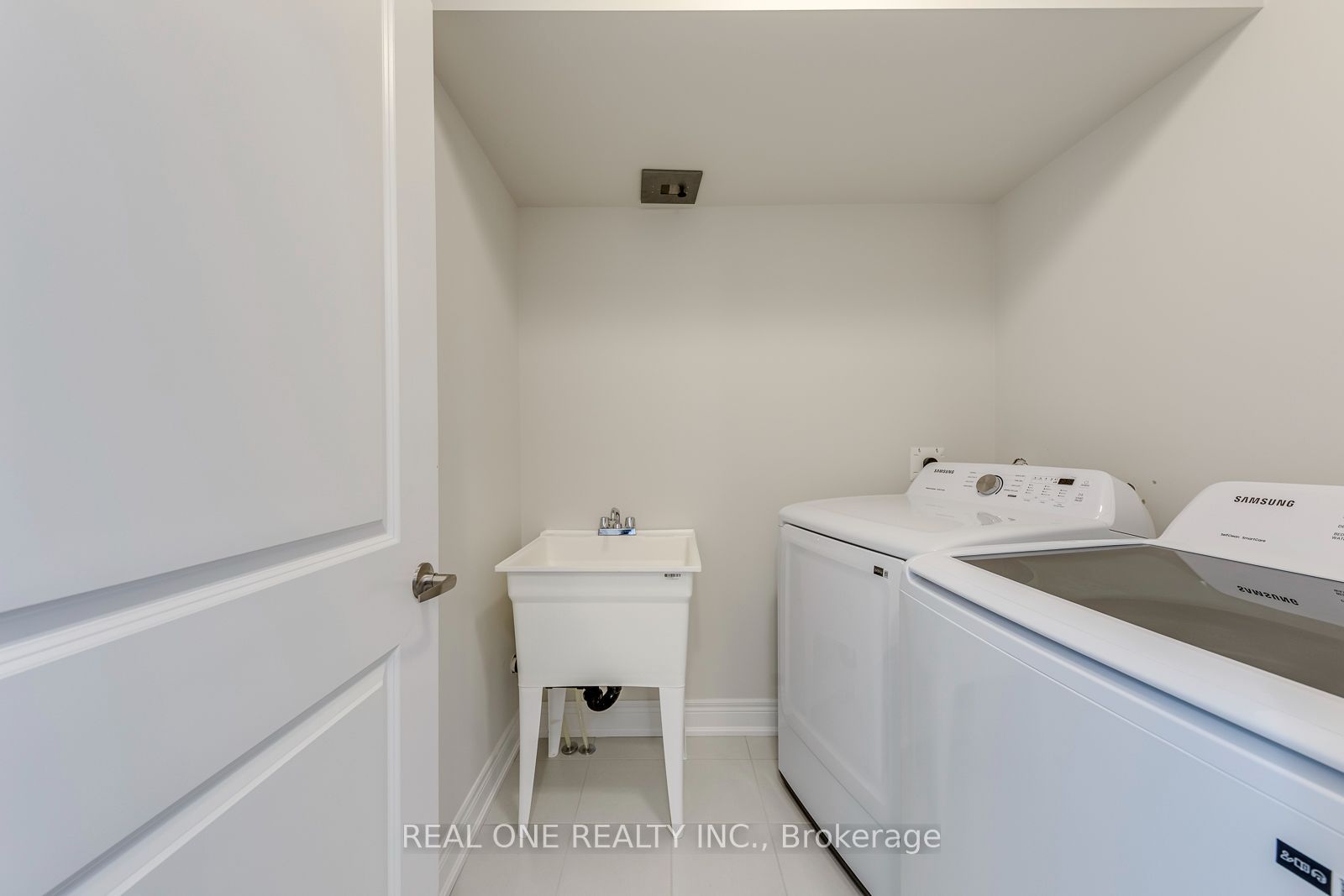 2140 Trafalgar Road 44 Property Photo 34