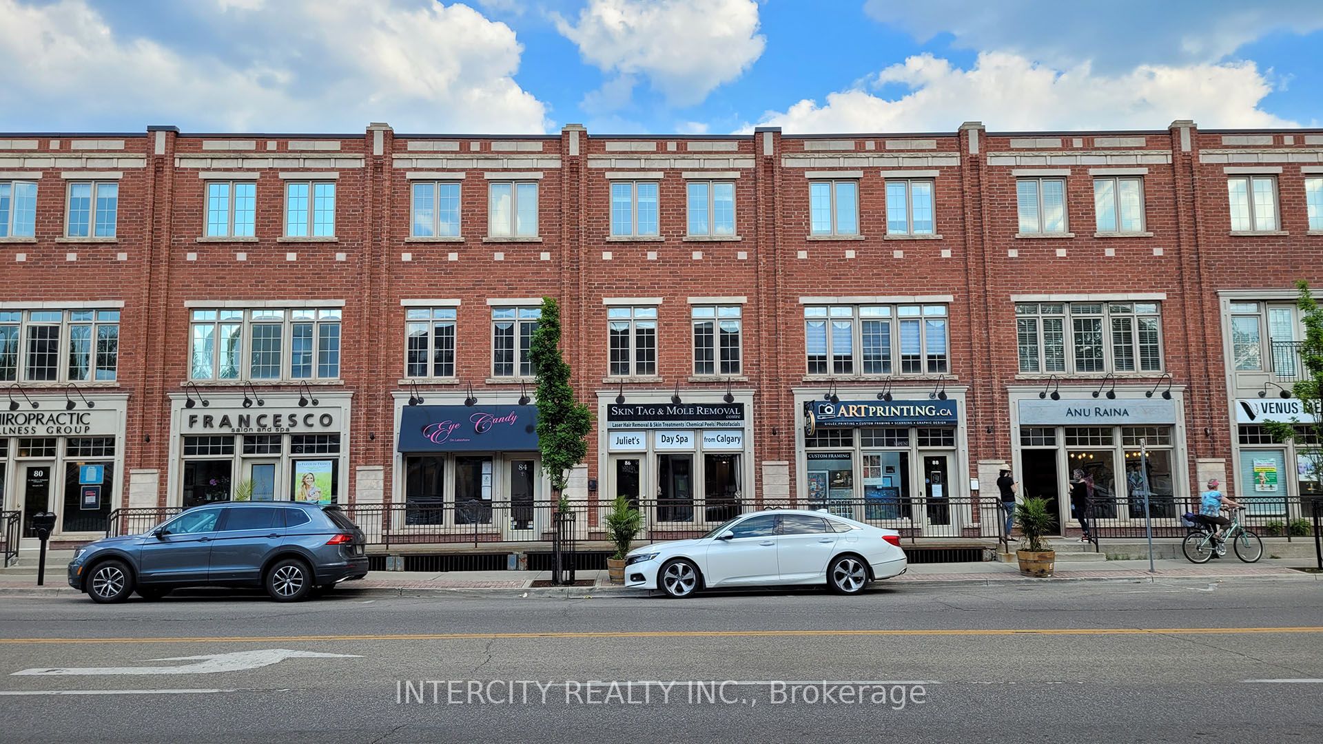 86 Lakeshore Road W