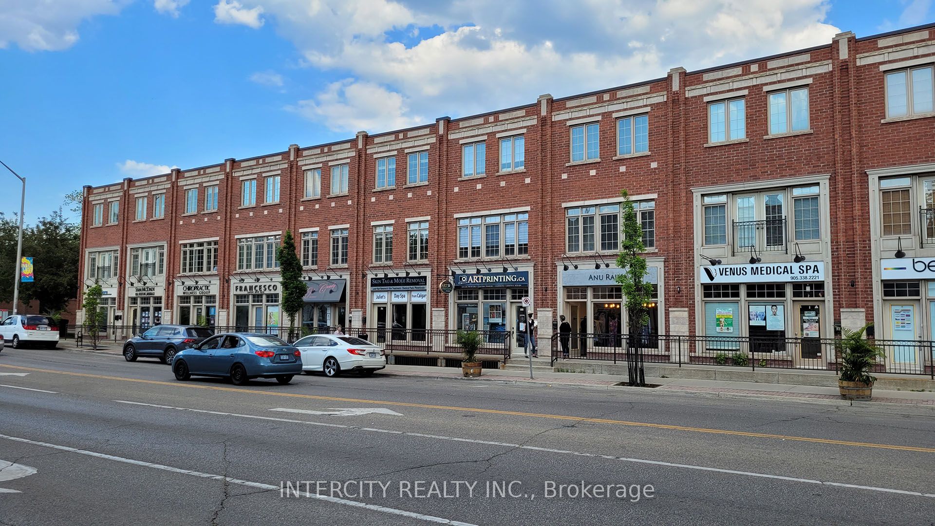 86 Lakeshore Road W Property Photo 3