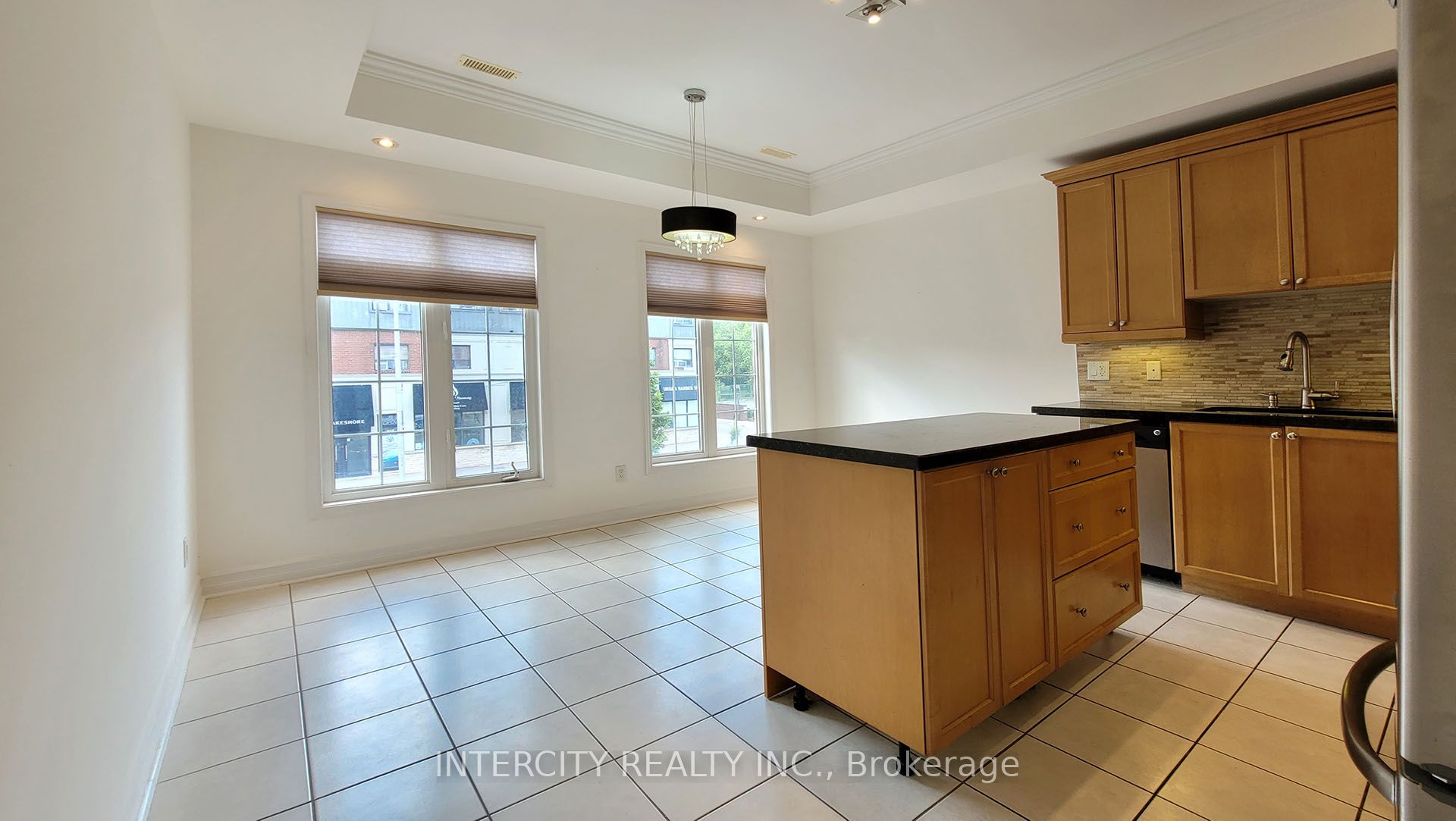86 Lakeshore Road W Property Photo 11
