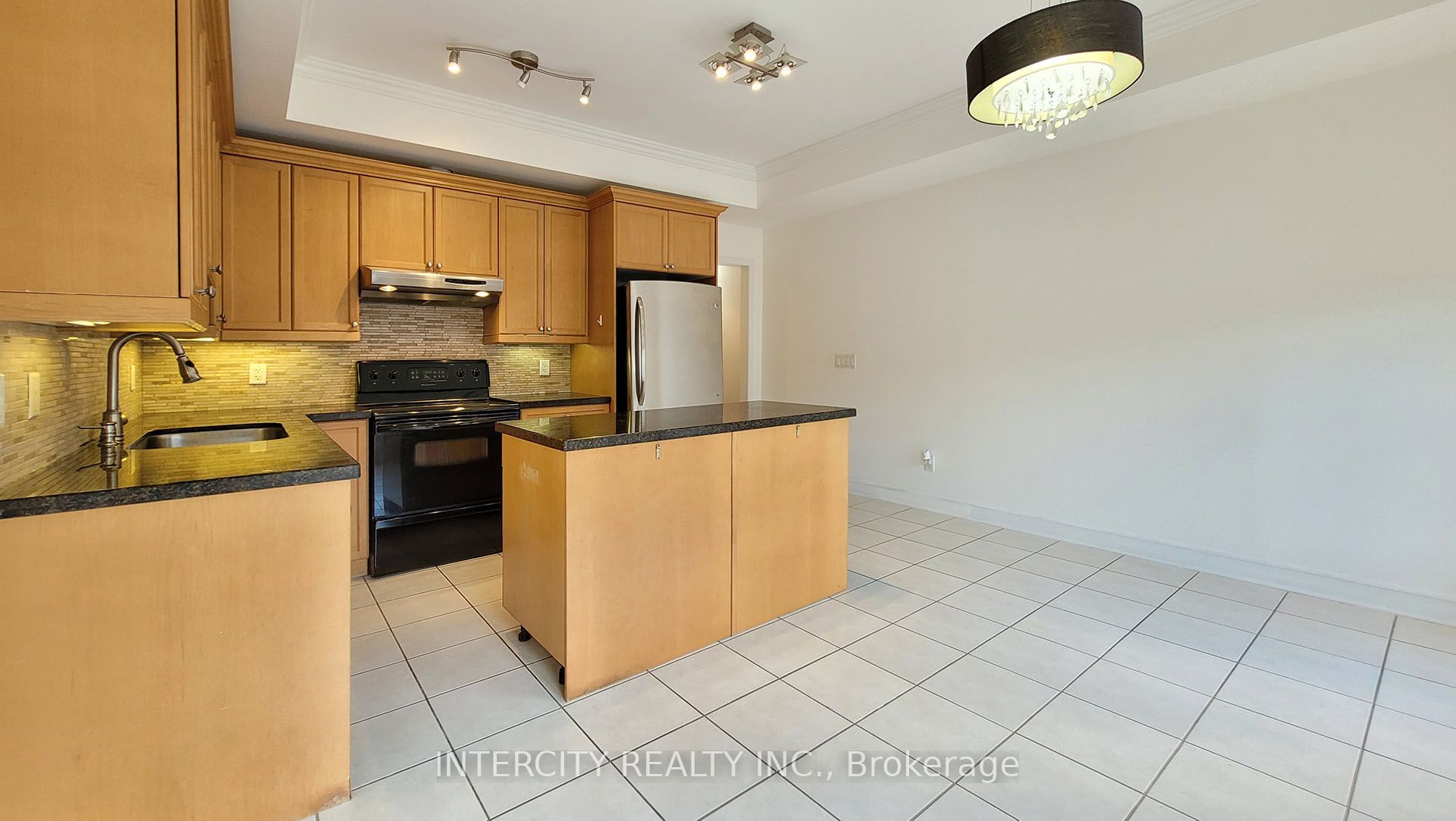 86 Lakeshore Road W Property Photo 14